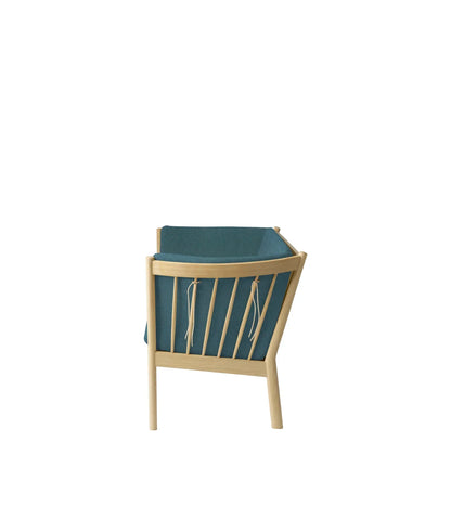 J148 2-Person Sofa — Nature Lacquered Oak/Green