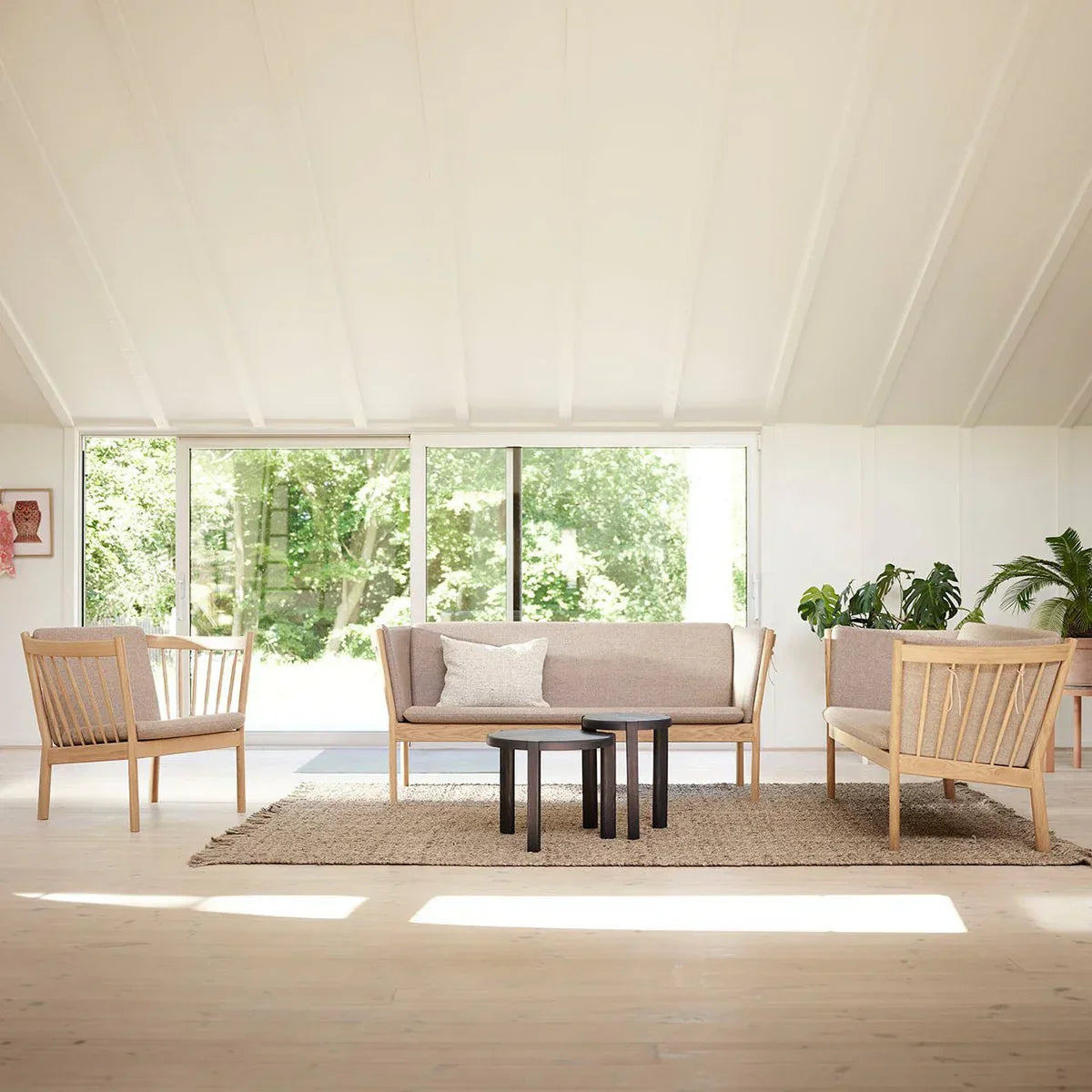 J149 3-Person Sofa — Nature Lacquered Oak/Beige