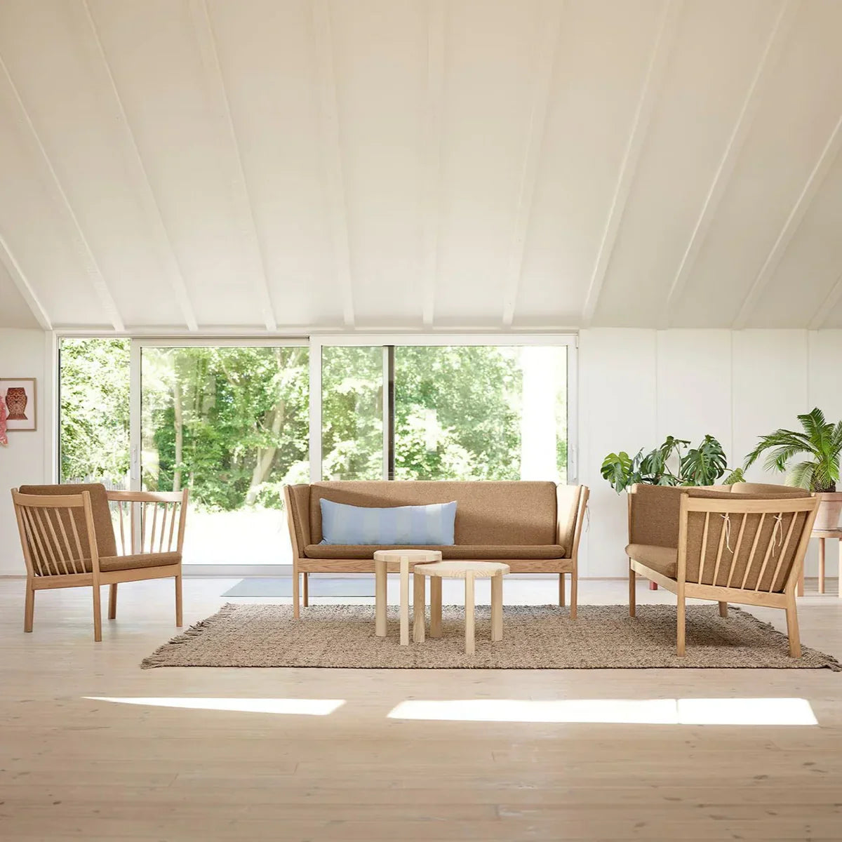 J149 3-Person Sofa — Nature Lacquered Oak/Brown