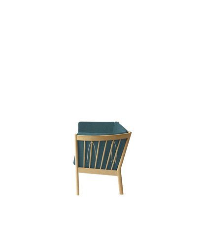 J149 3-Person Sofa — Nature Lacquered Oak/Green