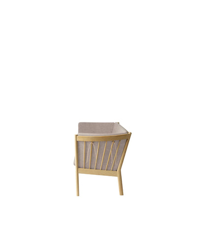 J149 3-Person Sofa — Nature Lacquered Oak/Light Grey