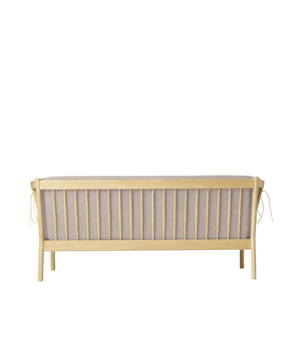 J149 3-Person Sofa — Nature Lacquered Oak/Light Grey