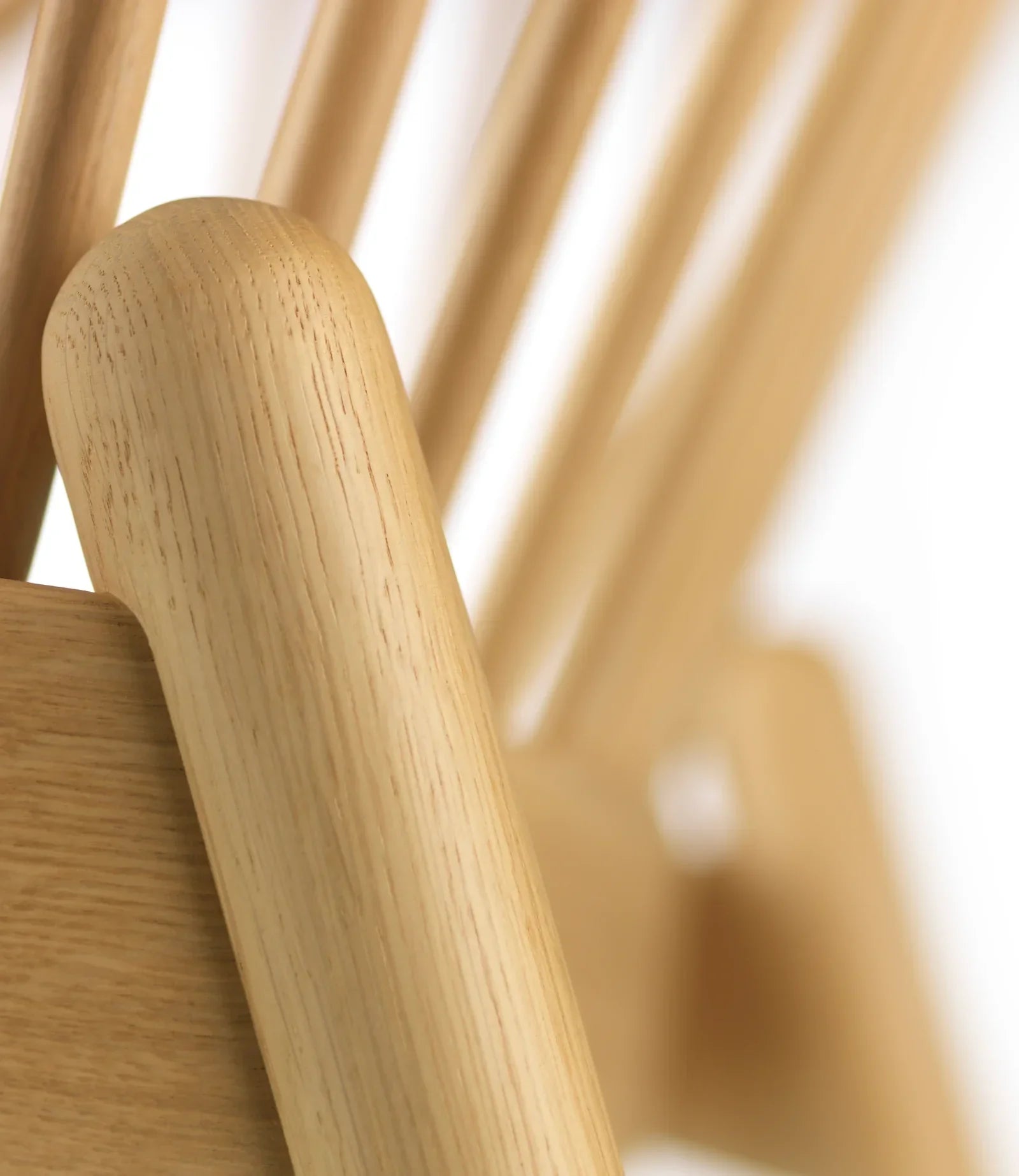 J166 Jørna Chair — Nature Lacquered Oak/Brown