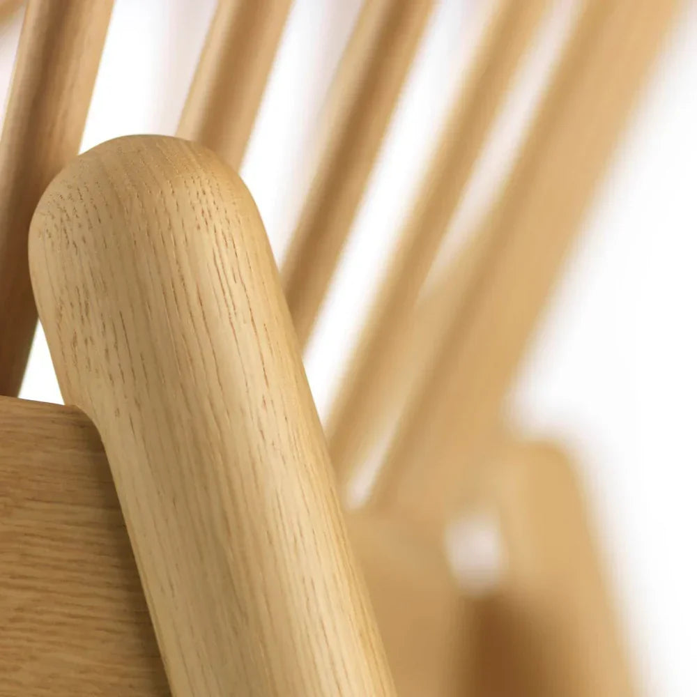 J166 Jørna Chair — Nature Lacquered Oak/Red