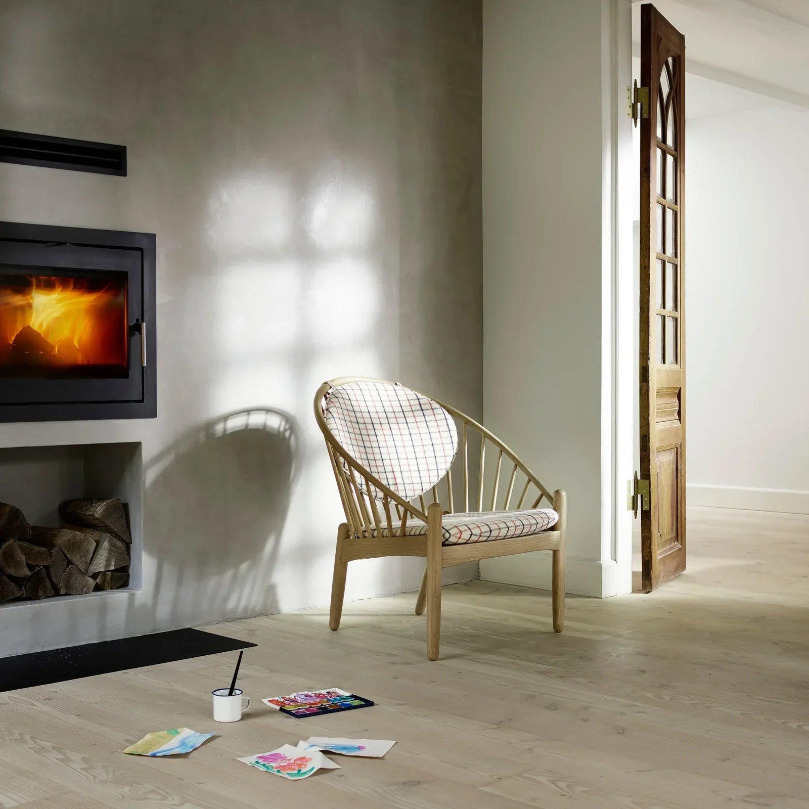 J166 Jørna Chair — Nature Lacquered Oak/Red