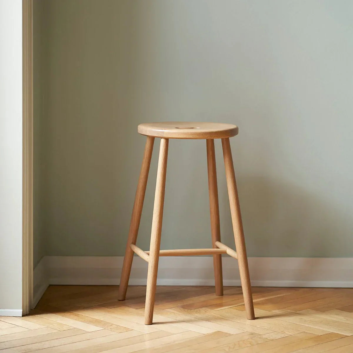 J27C Counter Stool — Nature Oak