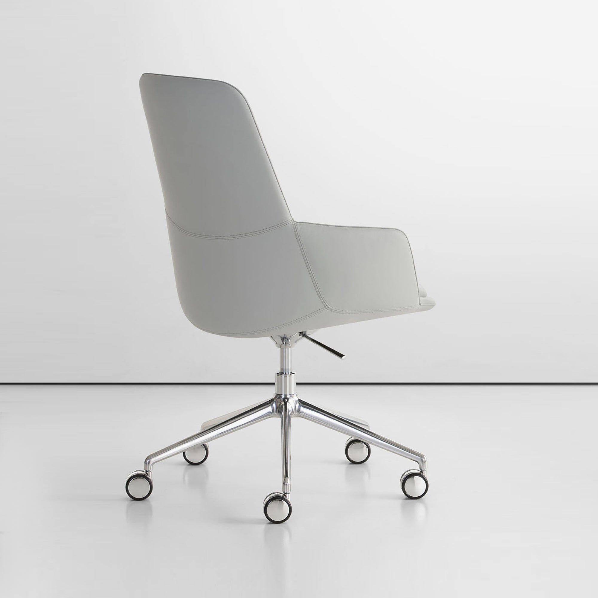 Kylo Swivel Chair