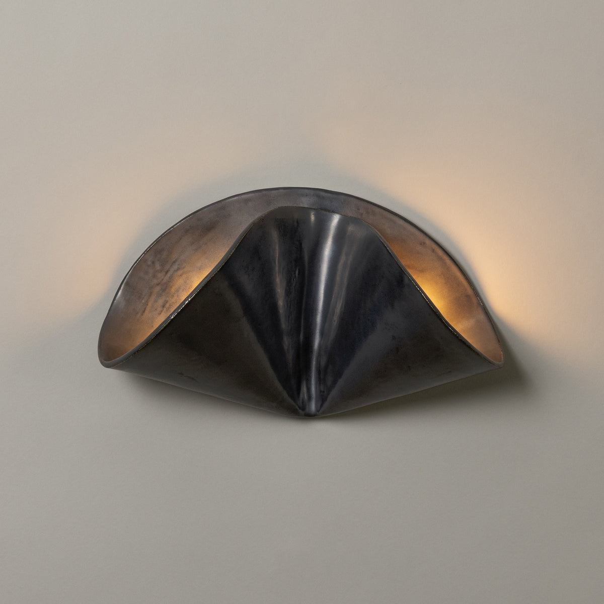 Shado Sconce