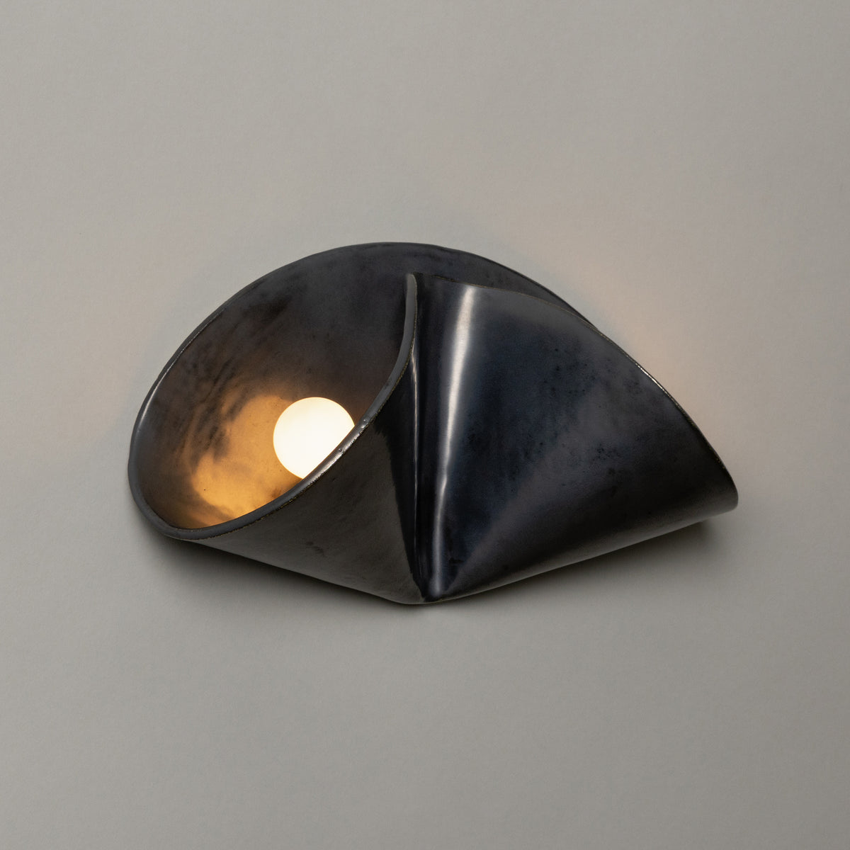 Shado Sconce