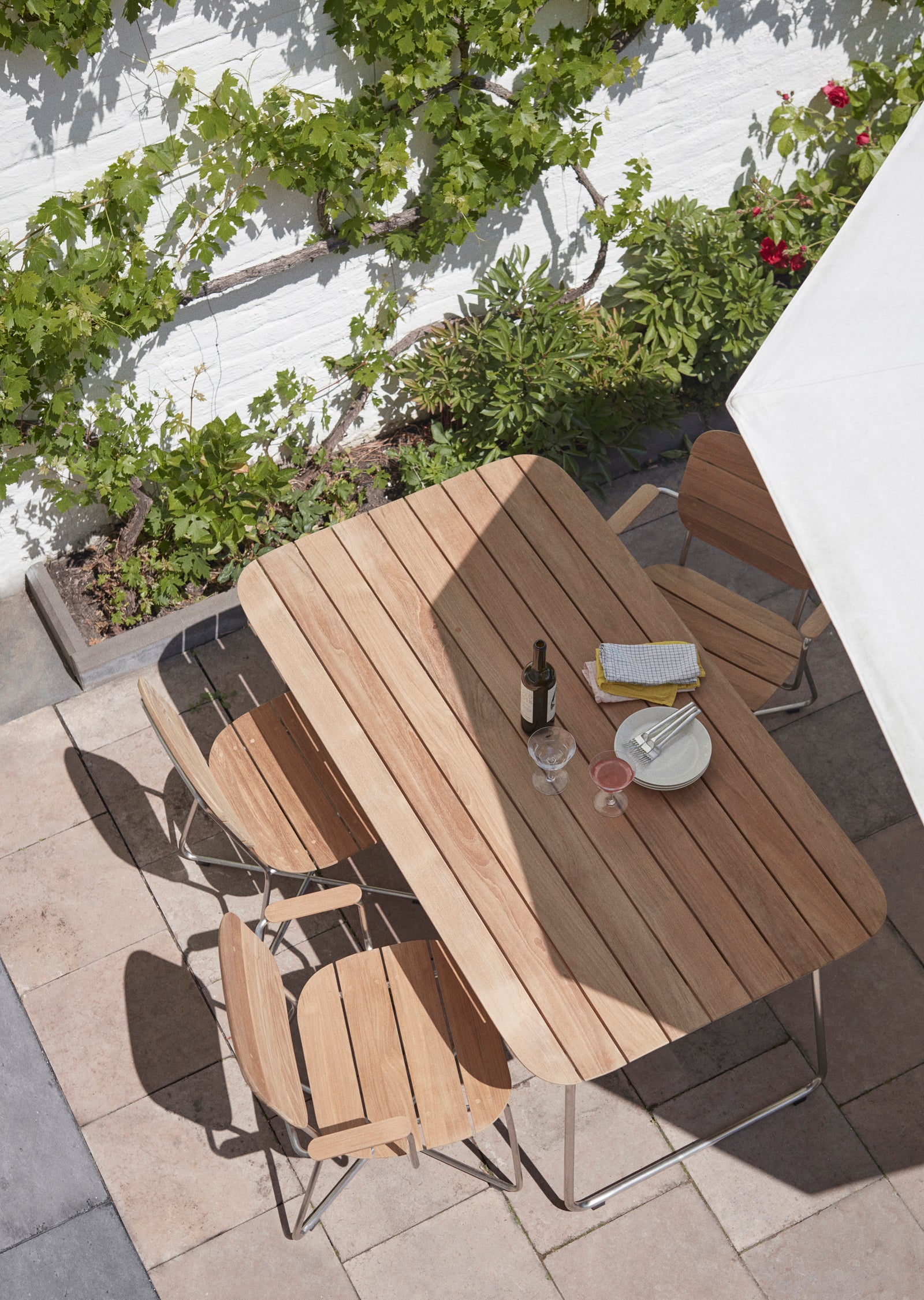 Lilium Table