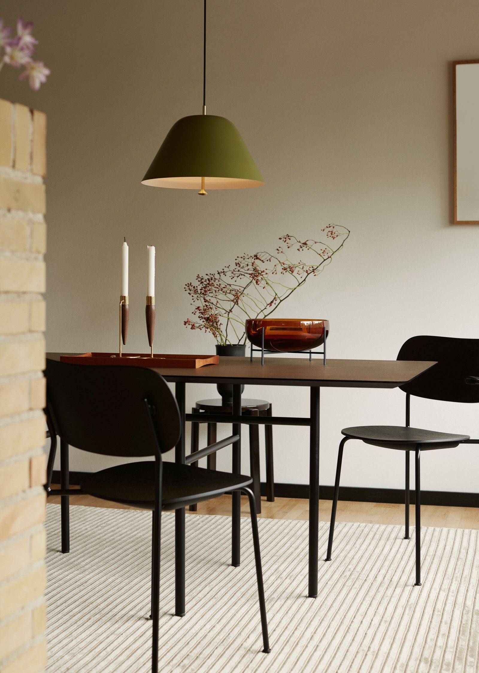 Snaregade Dining Table