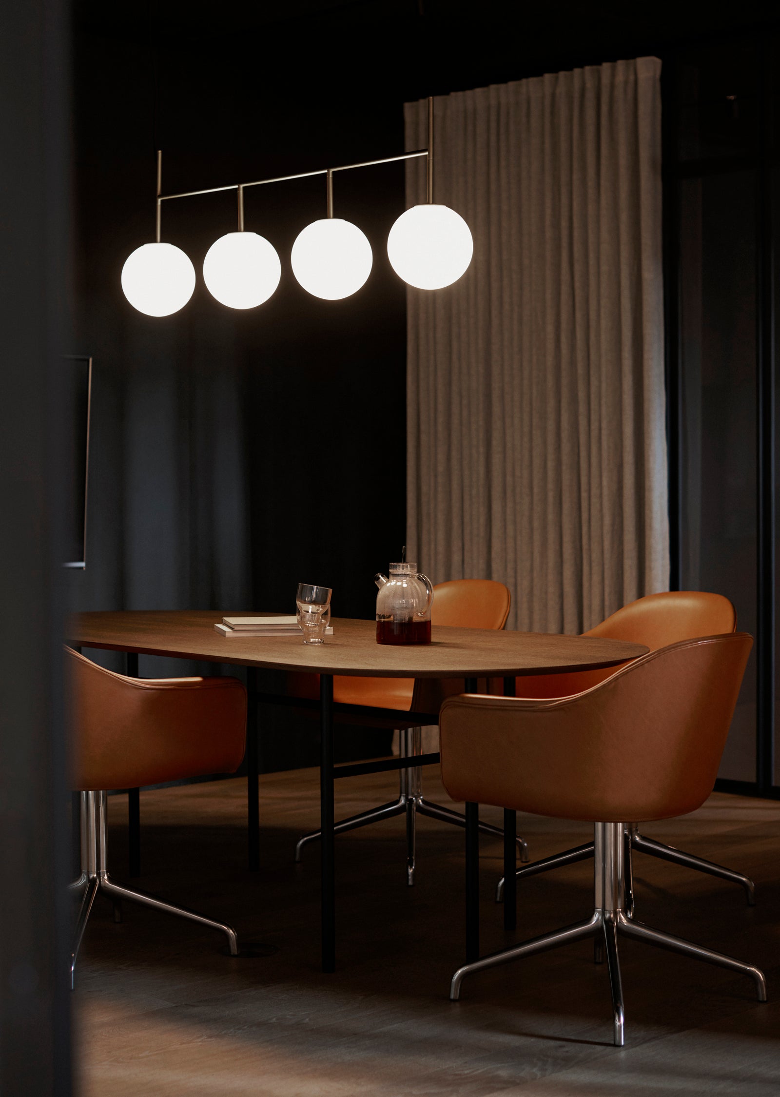 Snaregade Dining Table