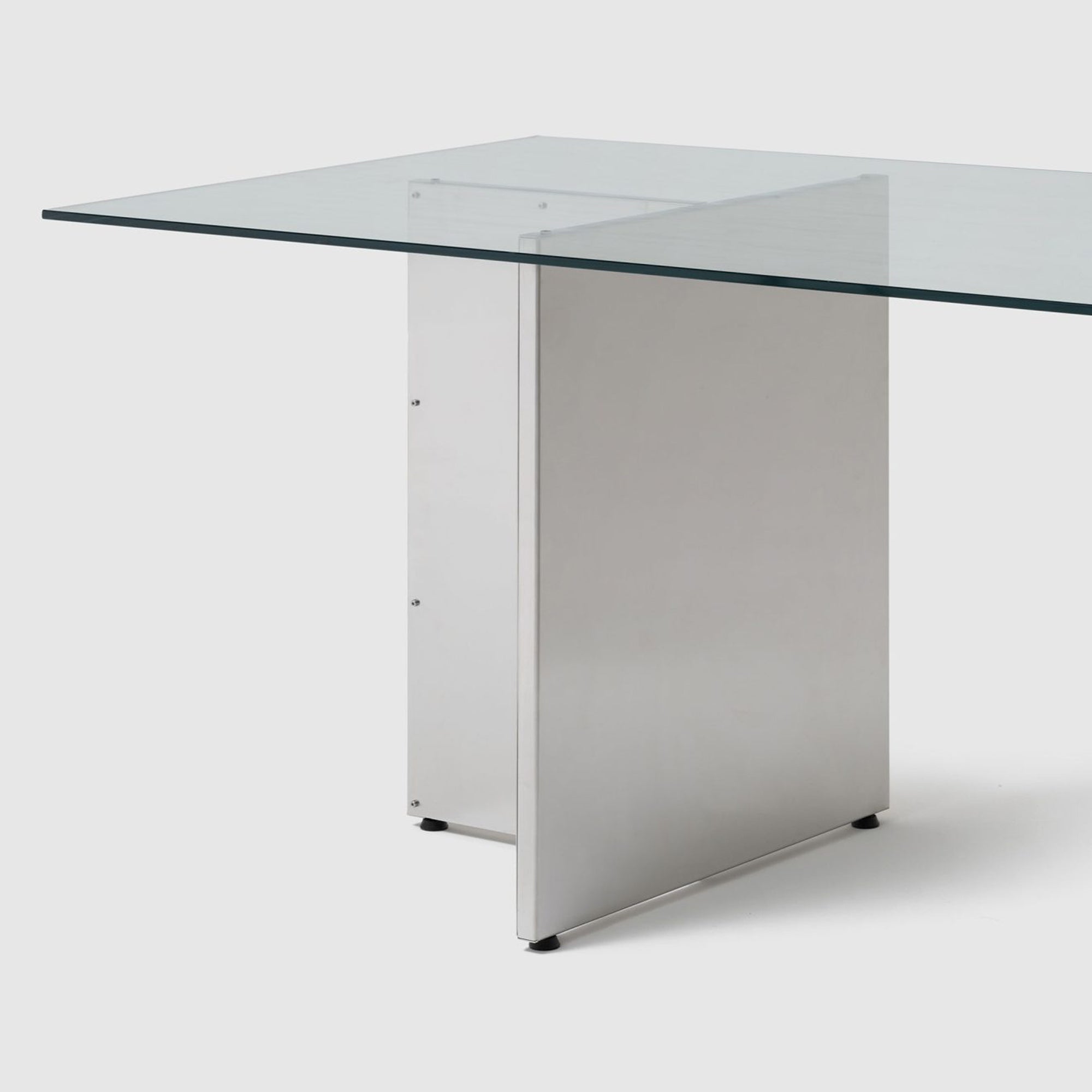 NM20 Dining Table