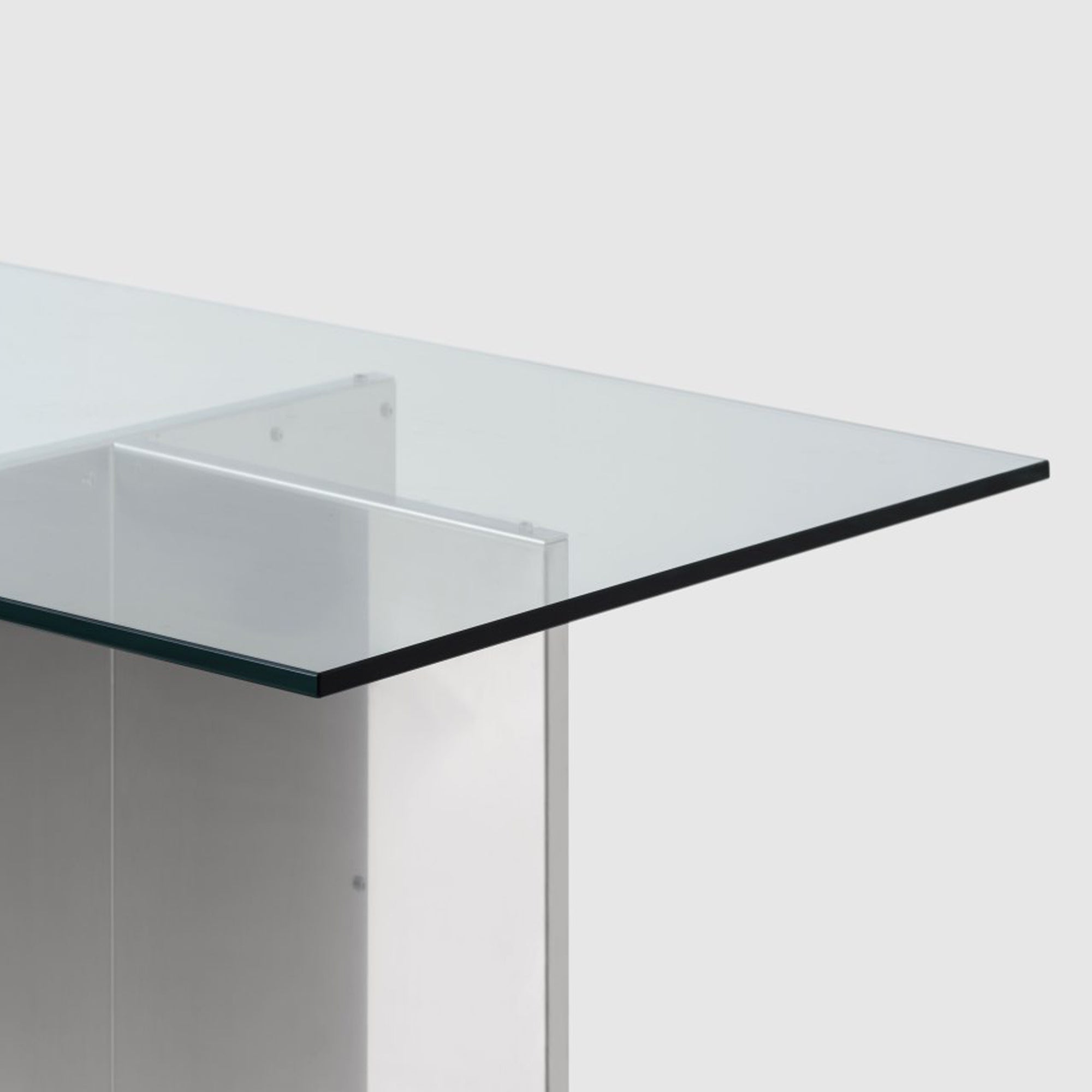 NM20 Dining Table