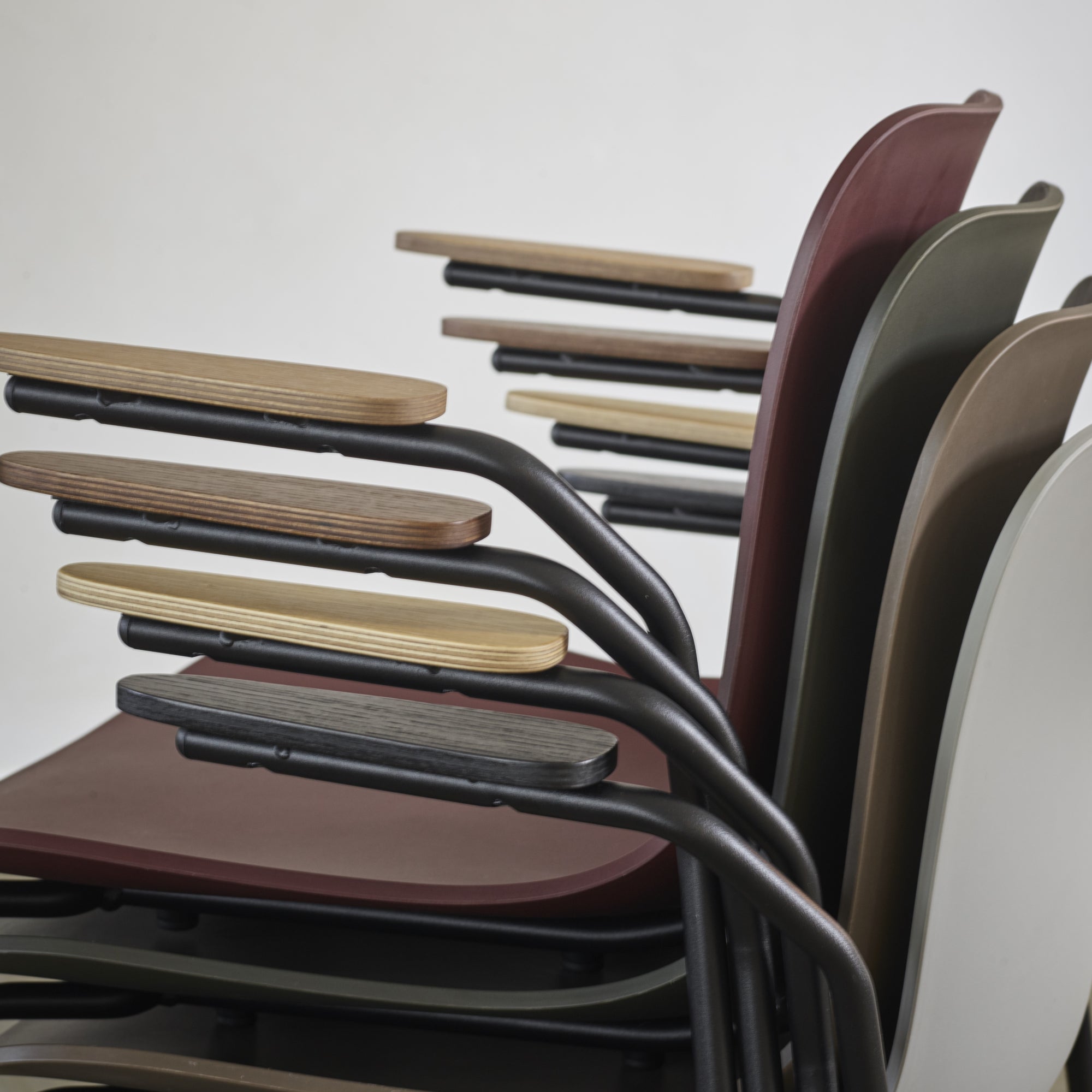 Langue Armchair — Plastic