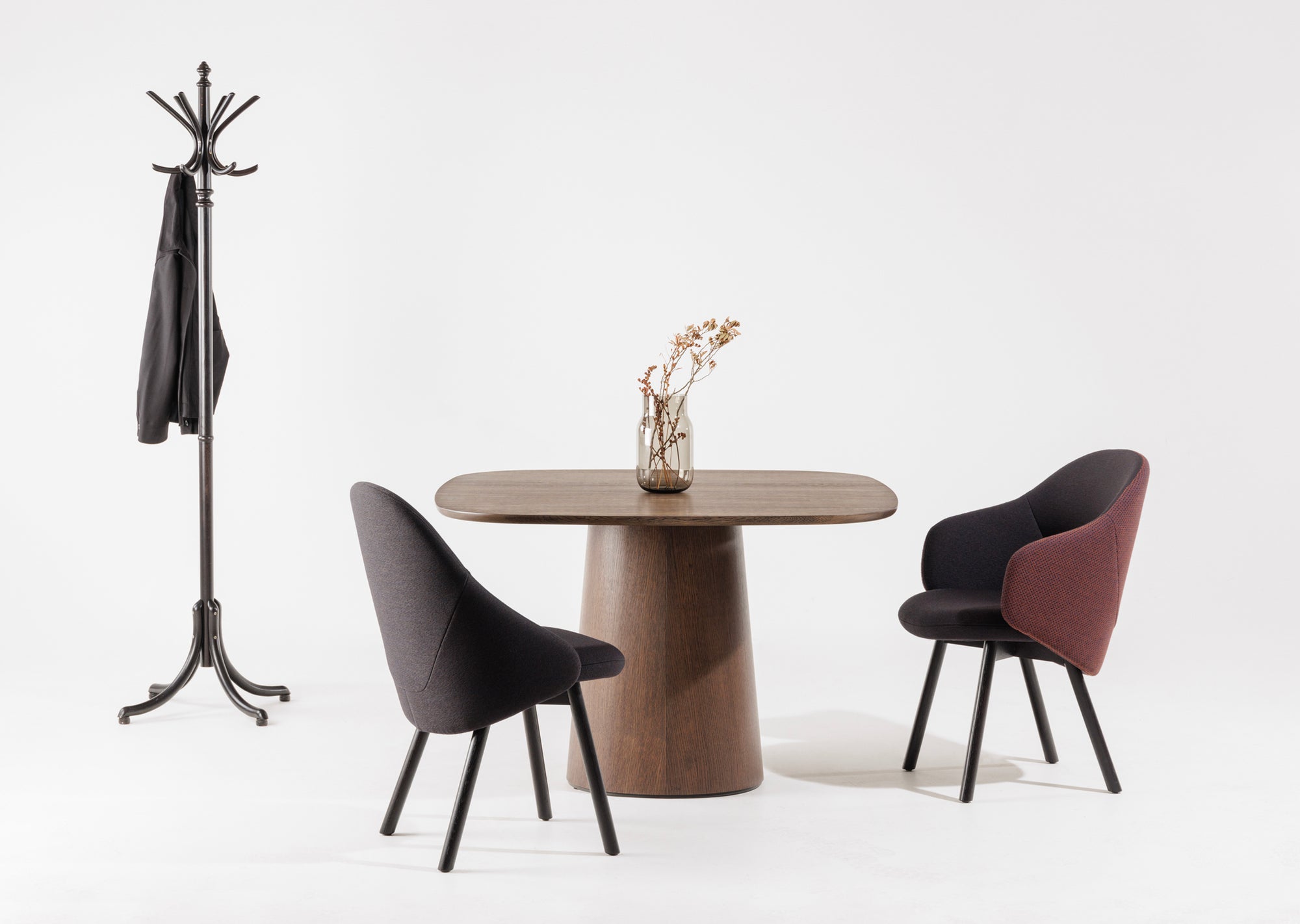 P.O.V. 462 Dining Table