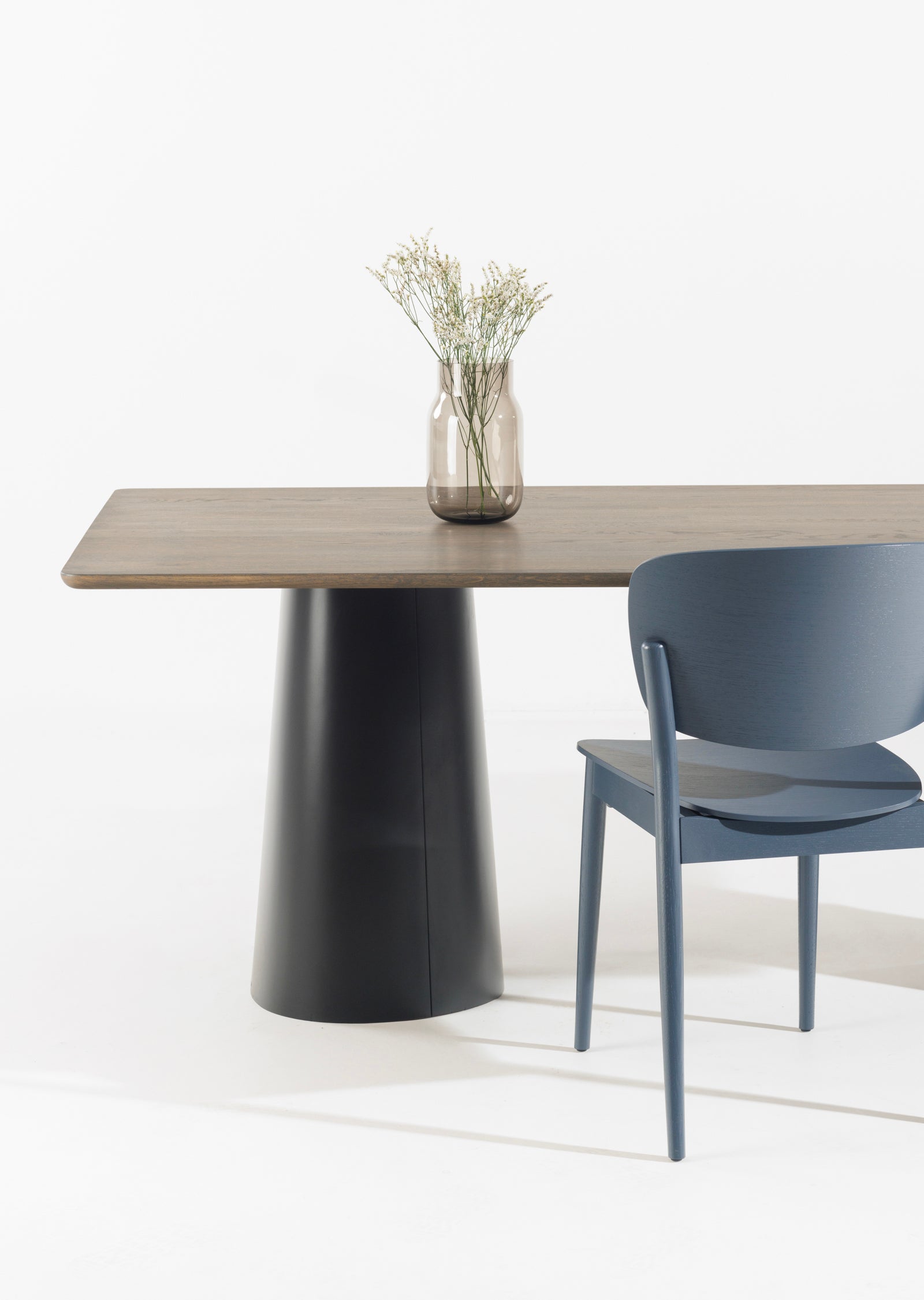 P.O.V. 470 Dining Table
