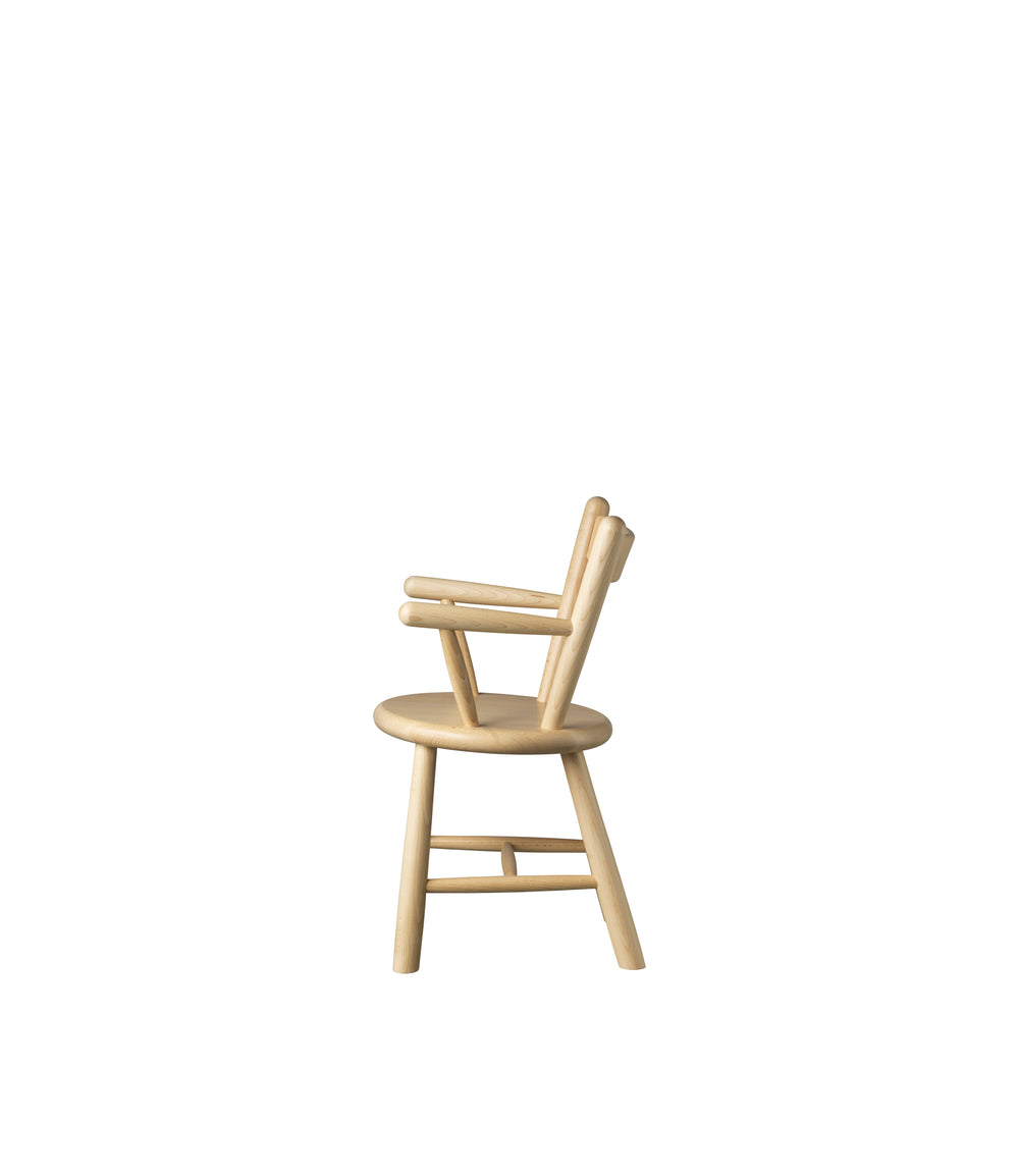 P9 Children's Chair — Nature Lacquered Beech
