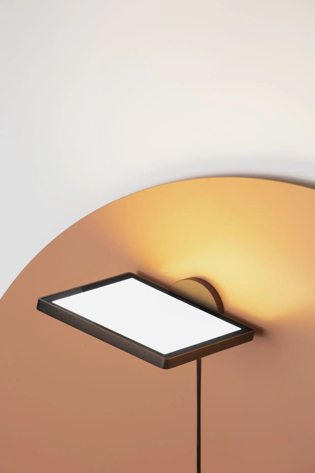 Piazza Round Magnetic Wall Lamp