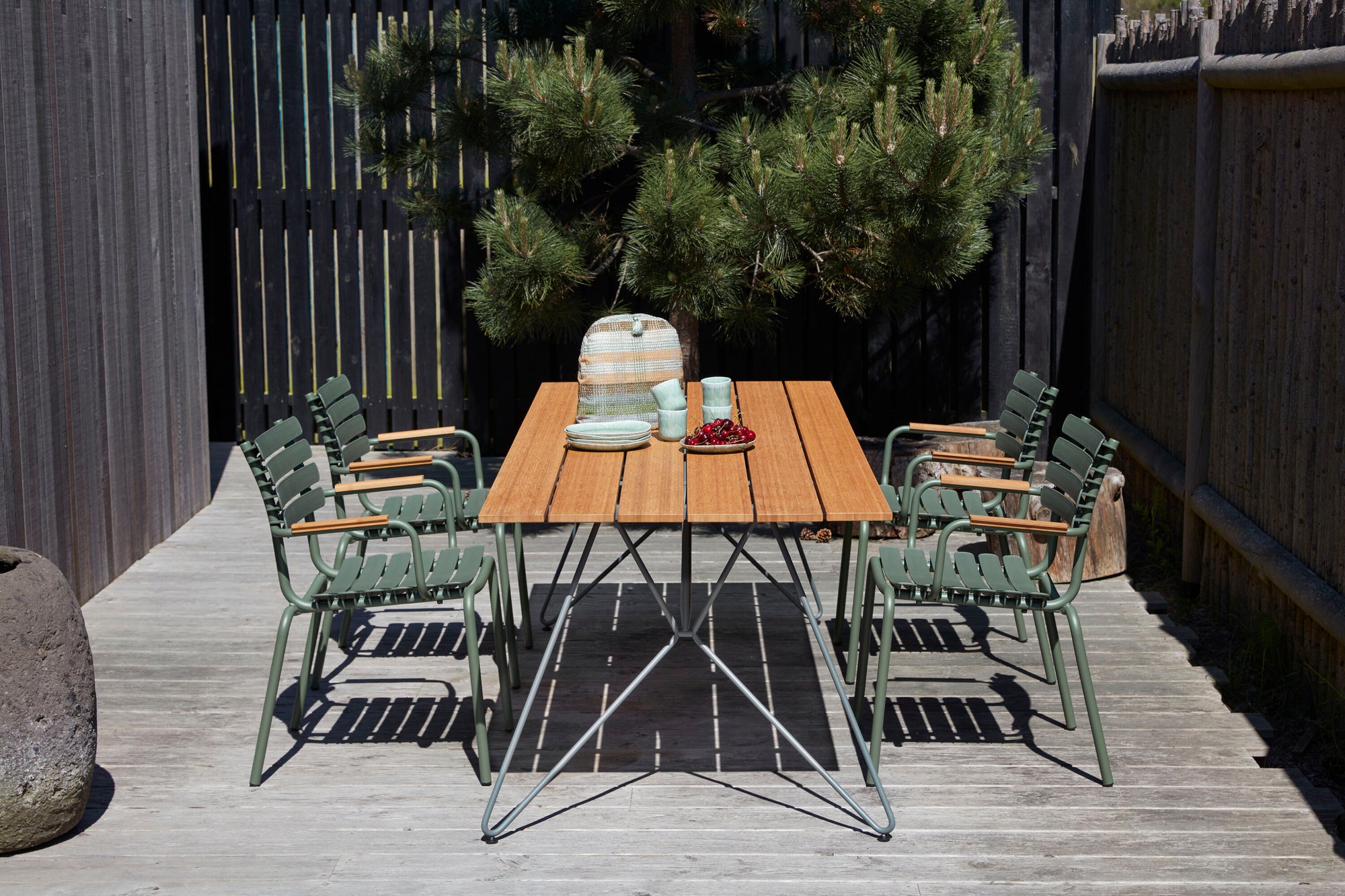 Sketch Dining Table