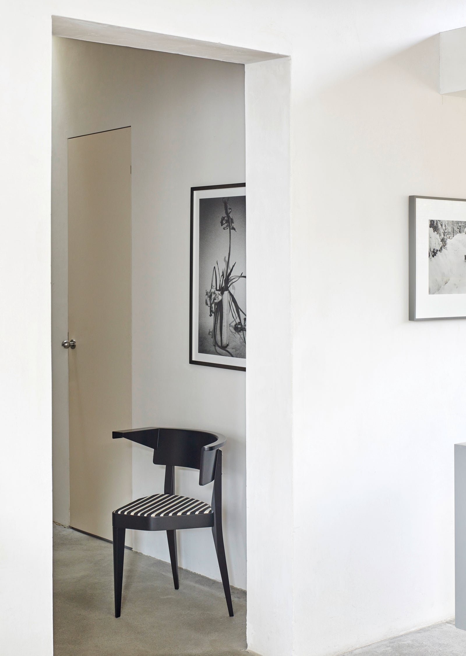 B1 Three-Legged Armchair
