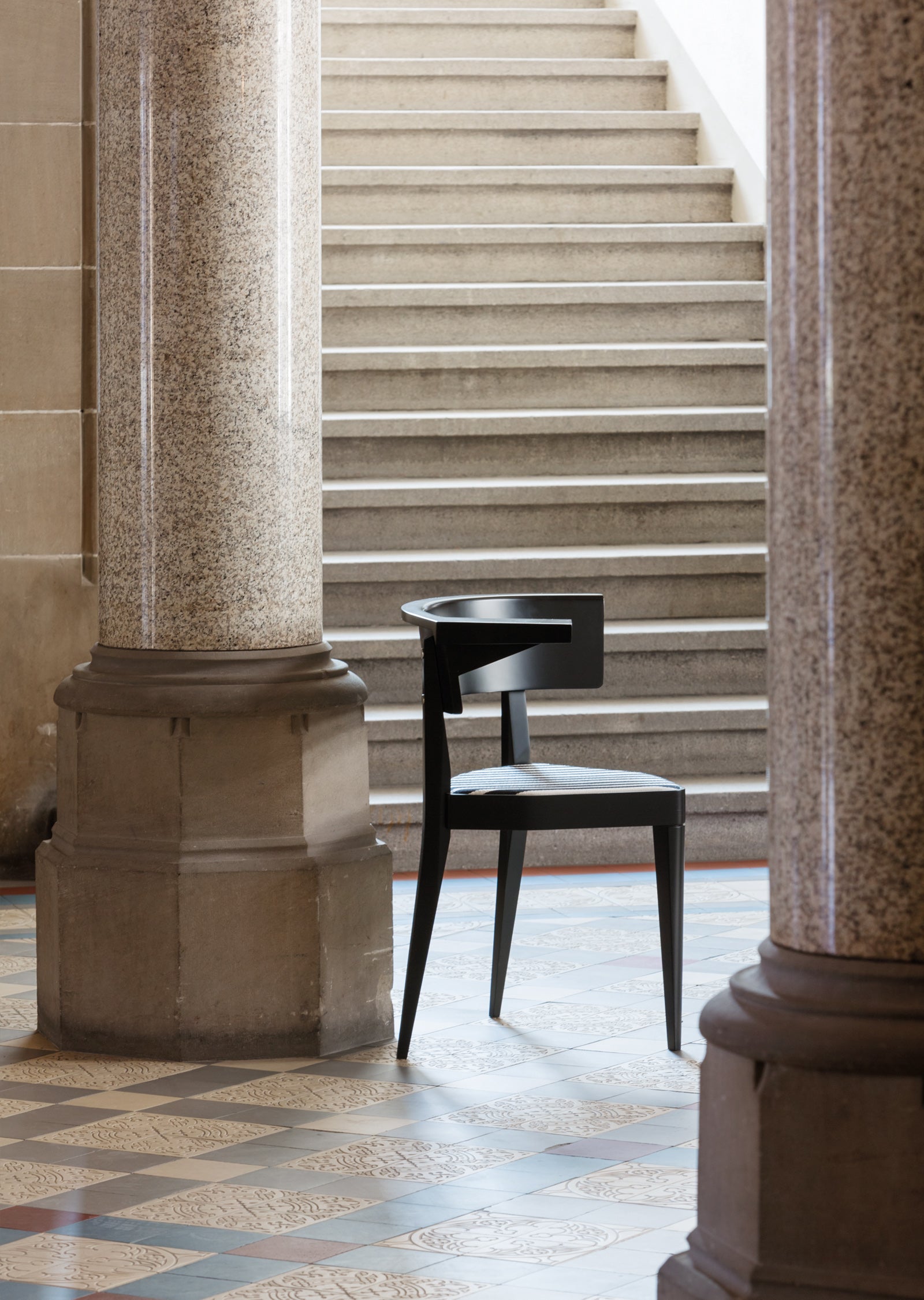 B1 Three-Legged Armchair