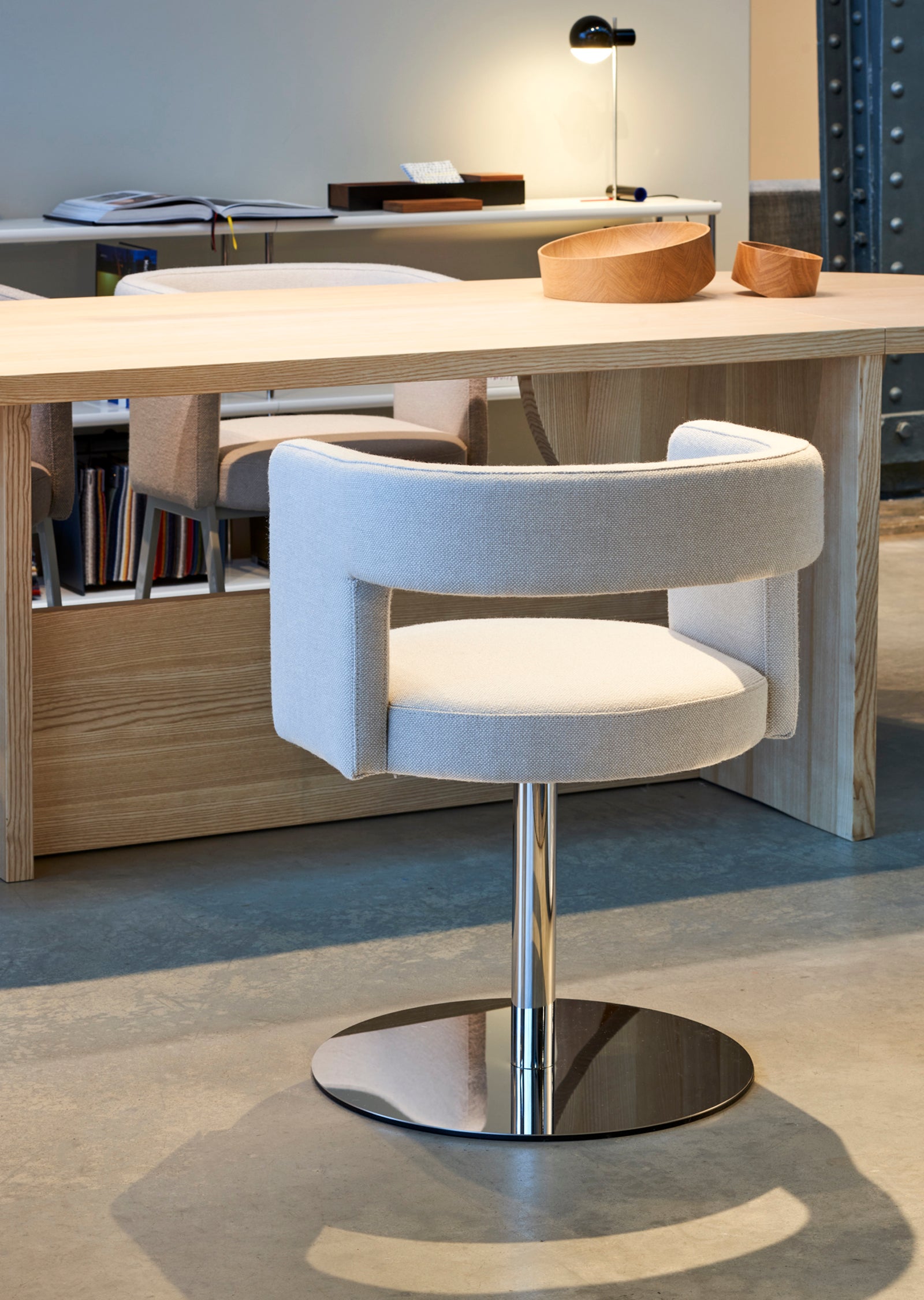 D8P-1 Armchair — Swivel Base