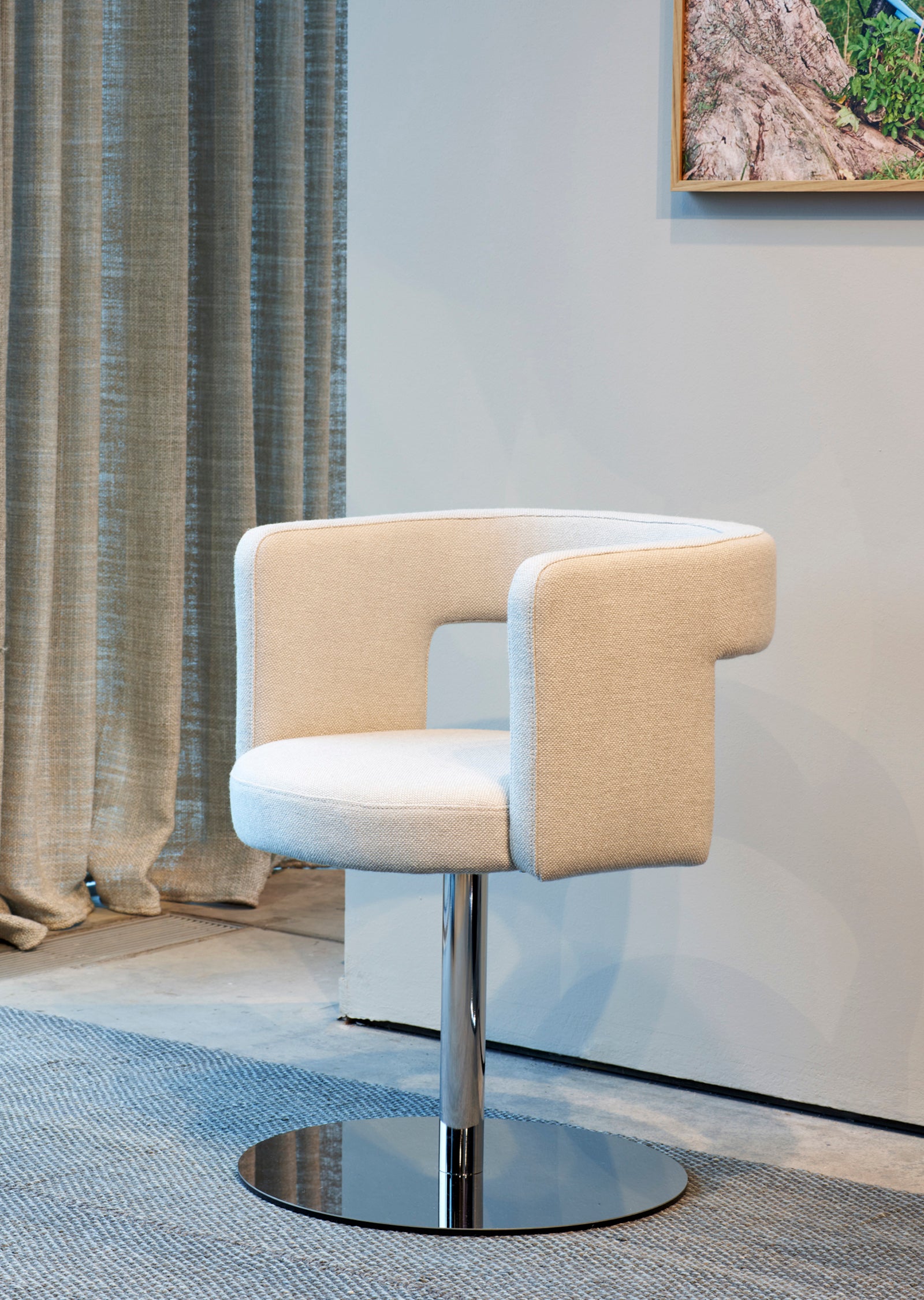 D8P-1 Armchair — Swivel Base