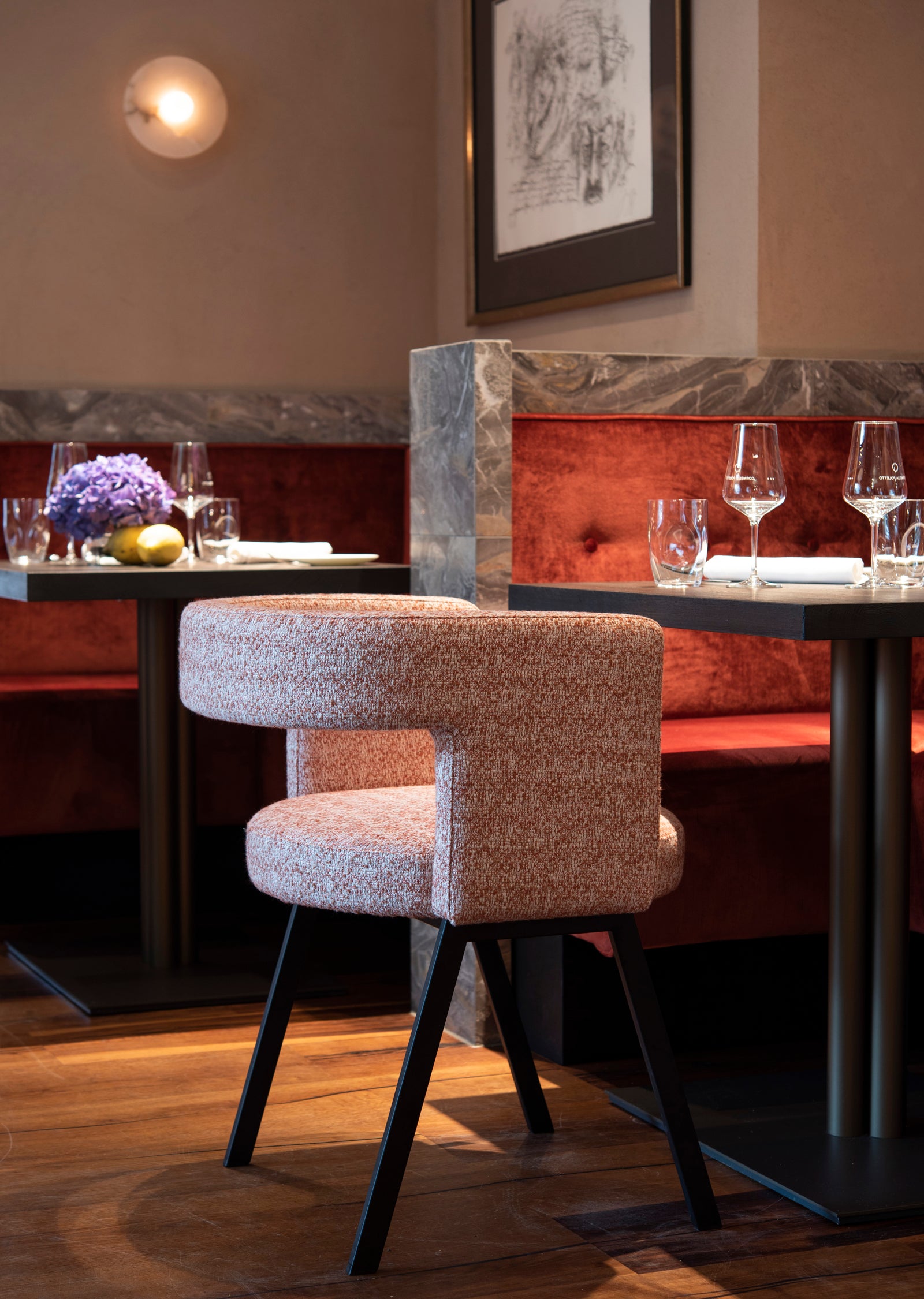 D8P Armchair — 4 Leg Base