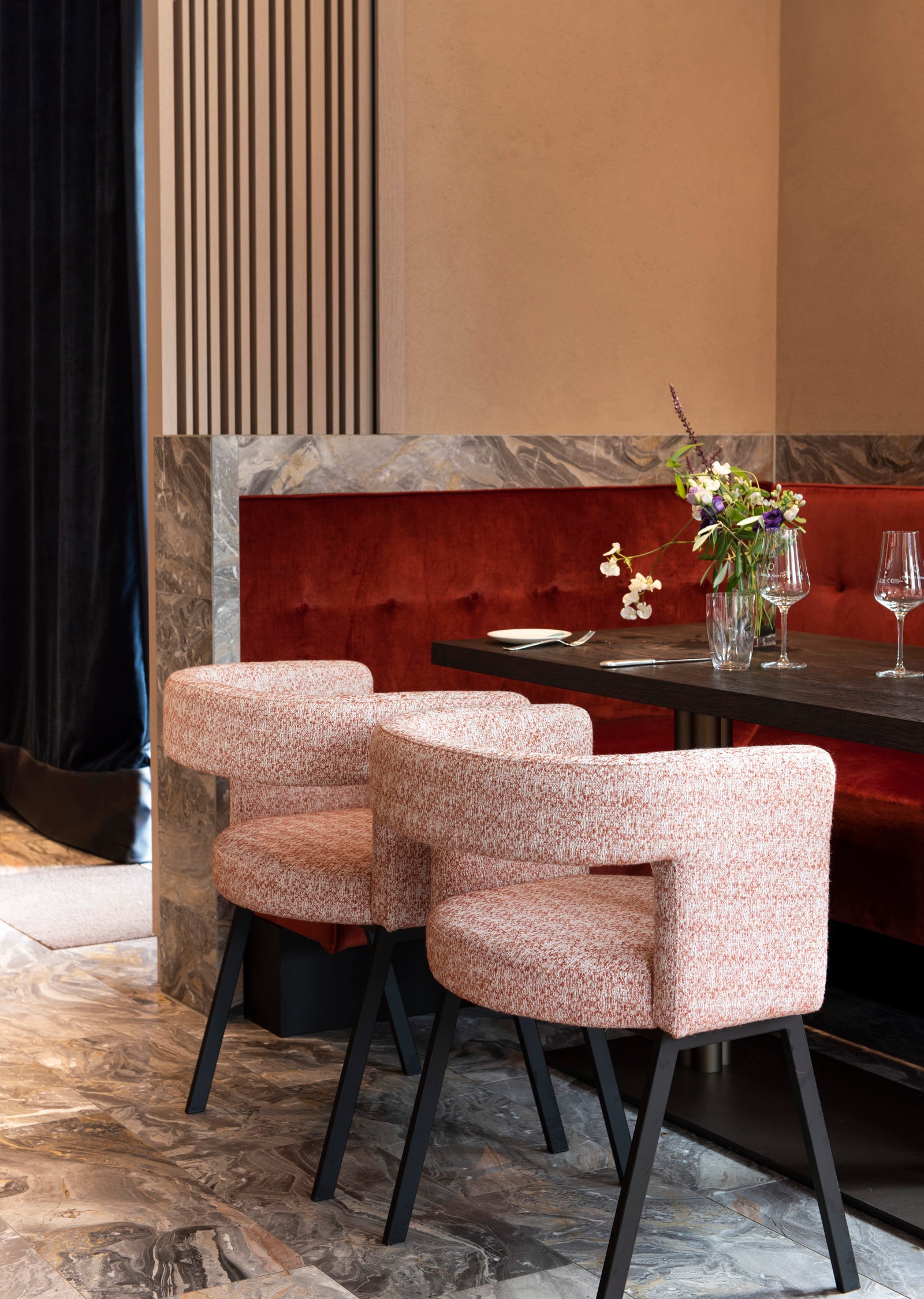 D8P Armchair — 4 Leg Base