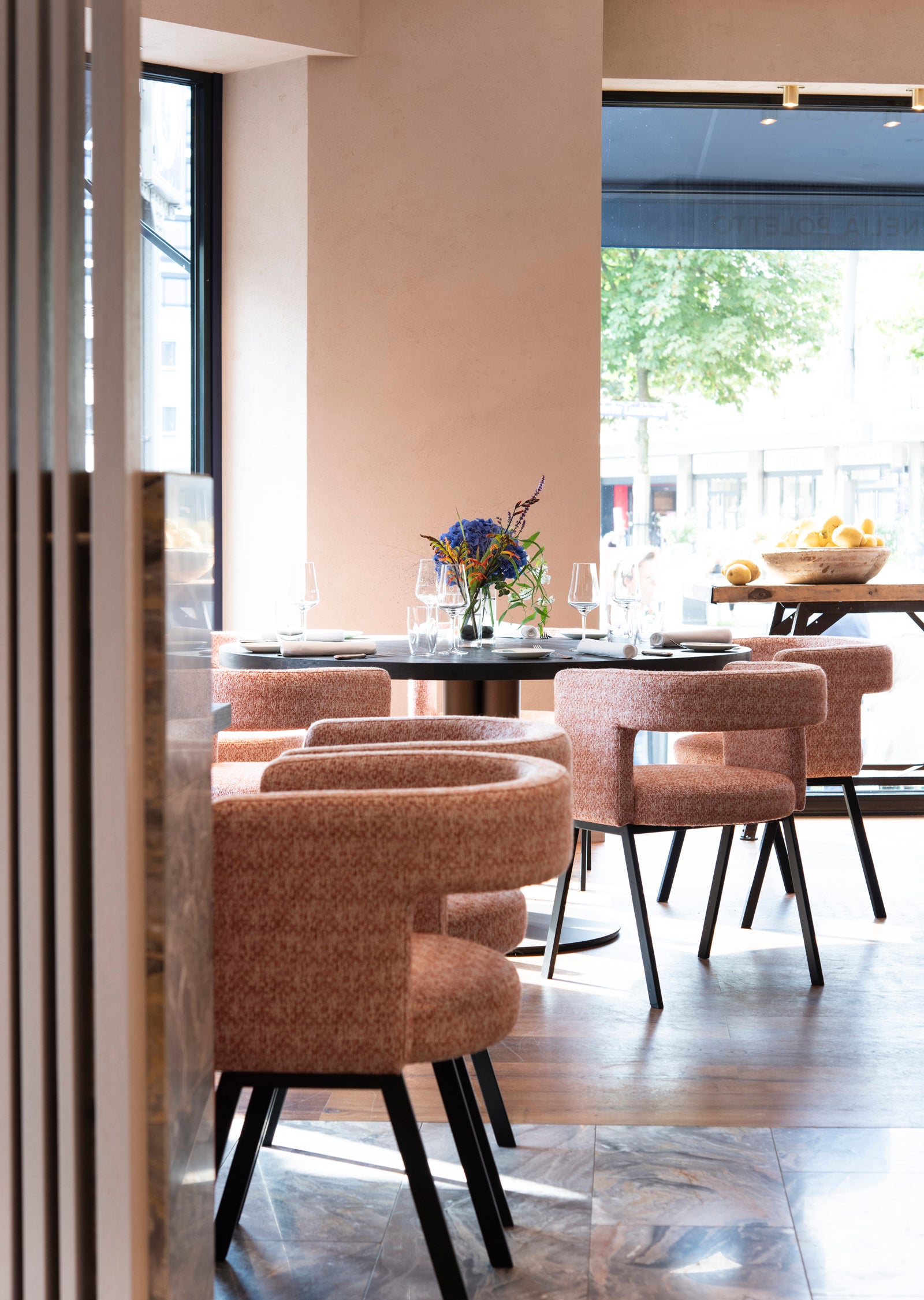 D8P Armchair — 4 Leg Base