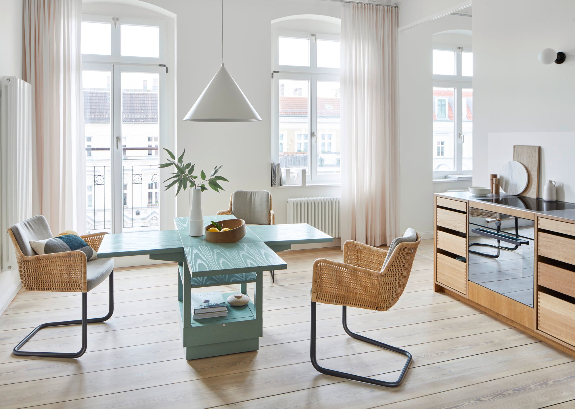 D43 Cantilever Chair
