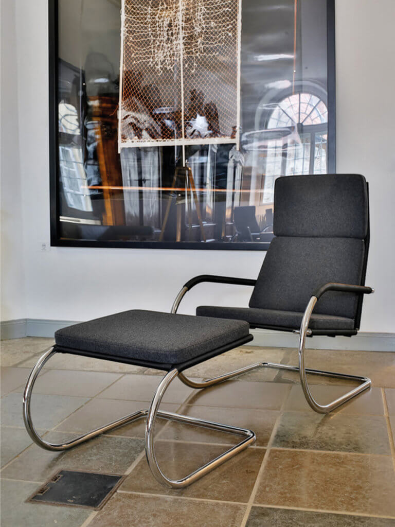 D35-1 Cantilever Lounge Chair