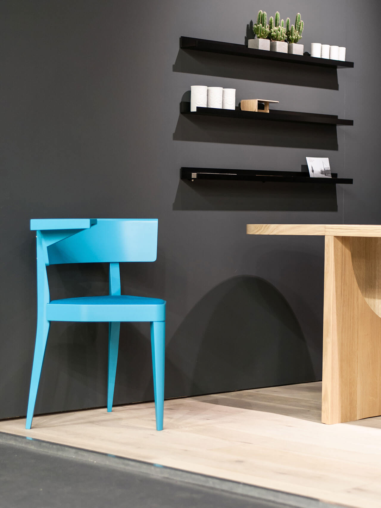 B1 Three-Legged Armchair