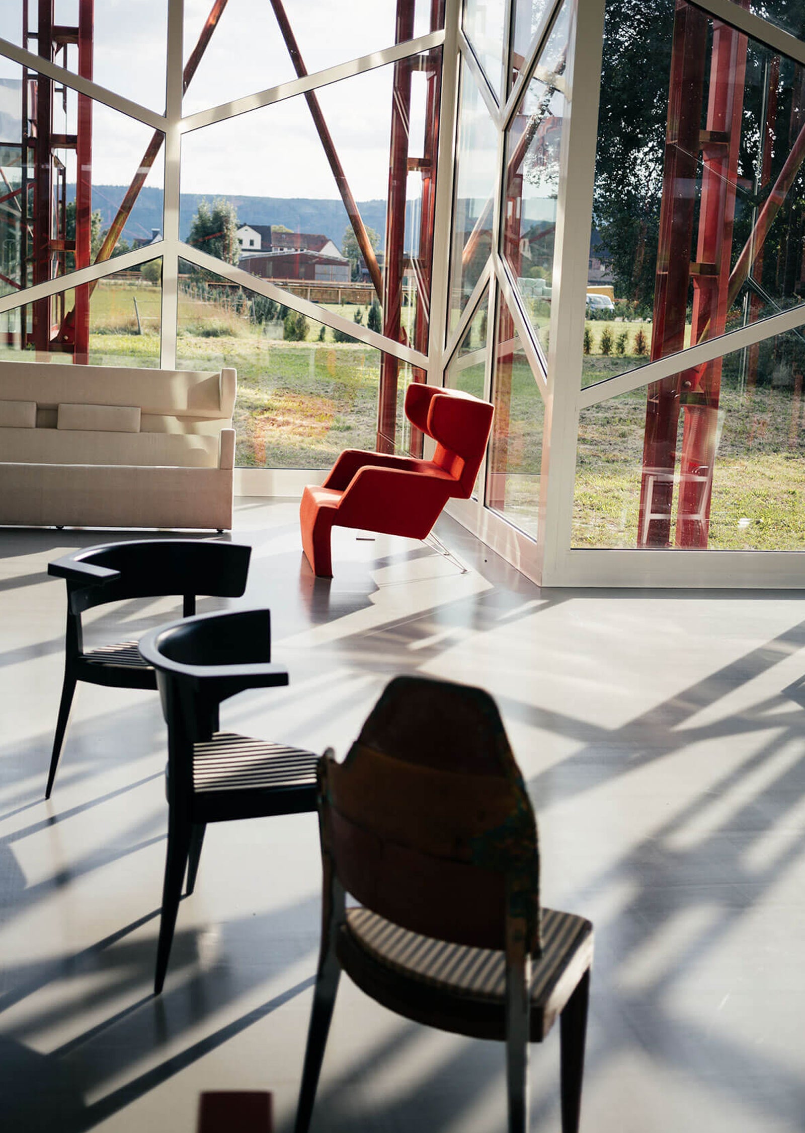B1 Three-Legged Armchair