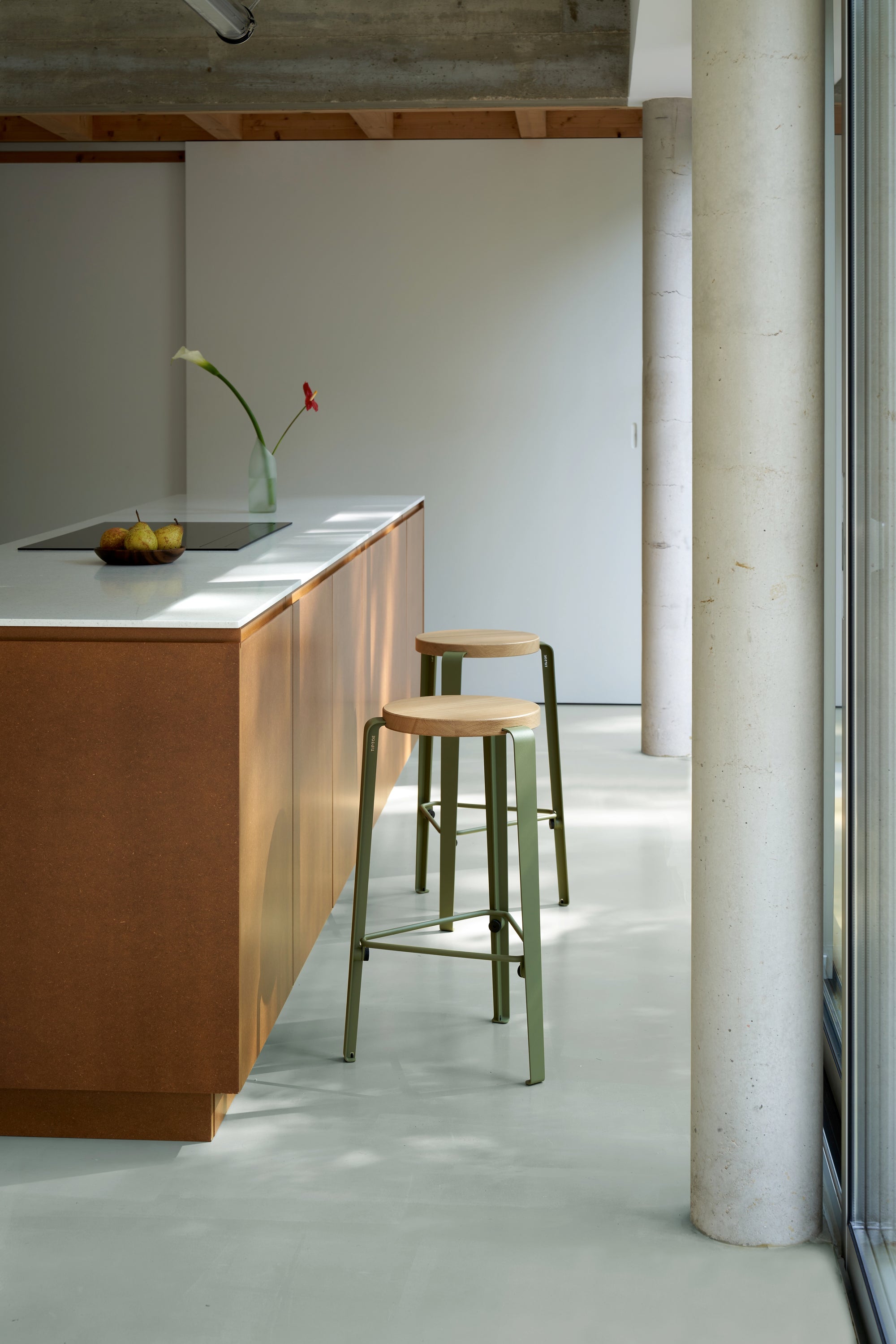 Lou Bar Stool