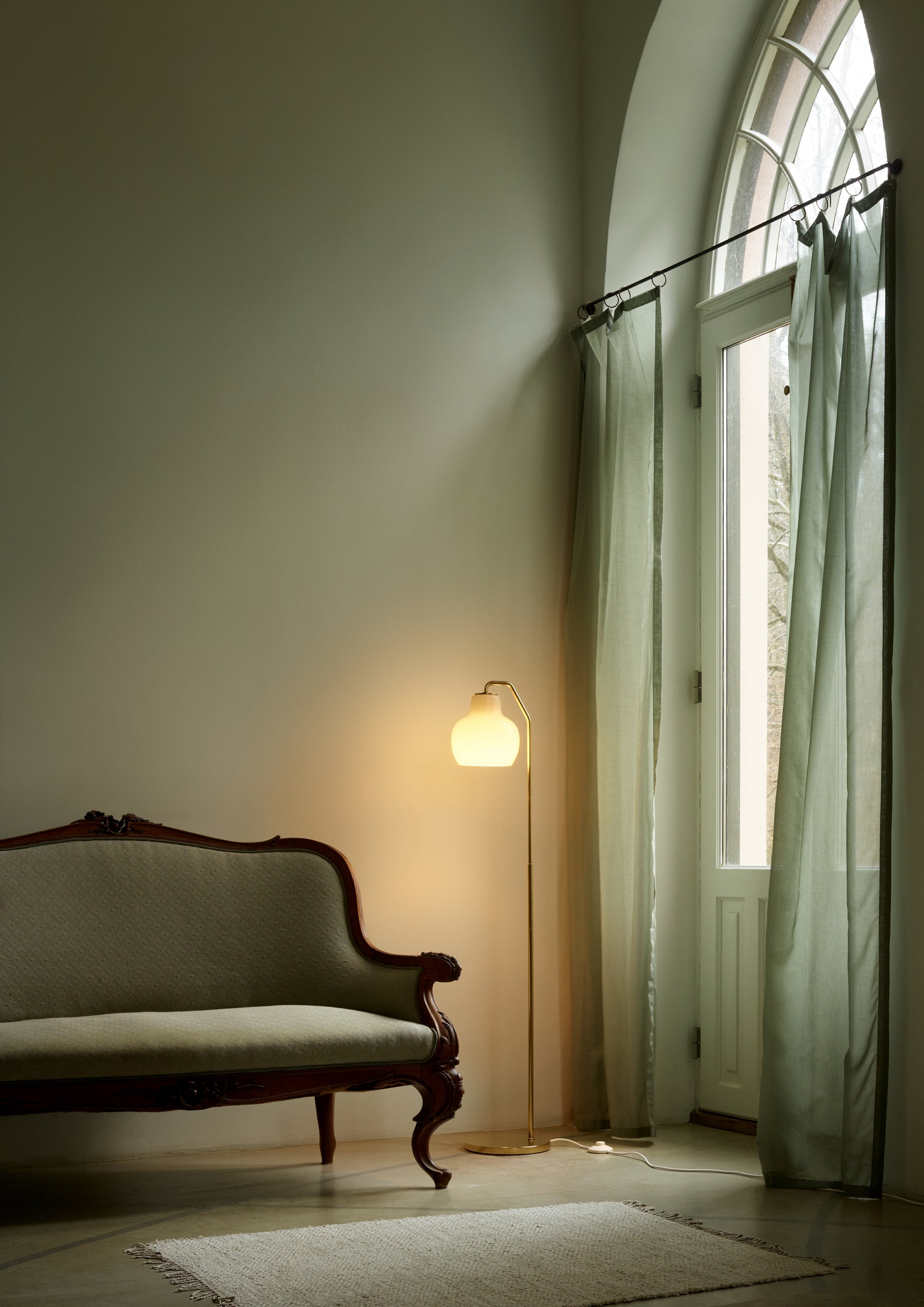 VL Ring Crown Floor Lamp