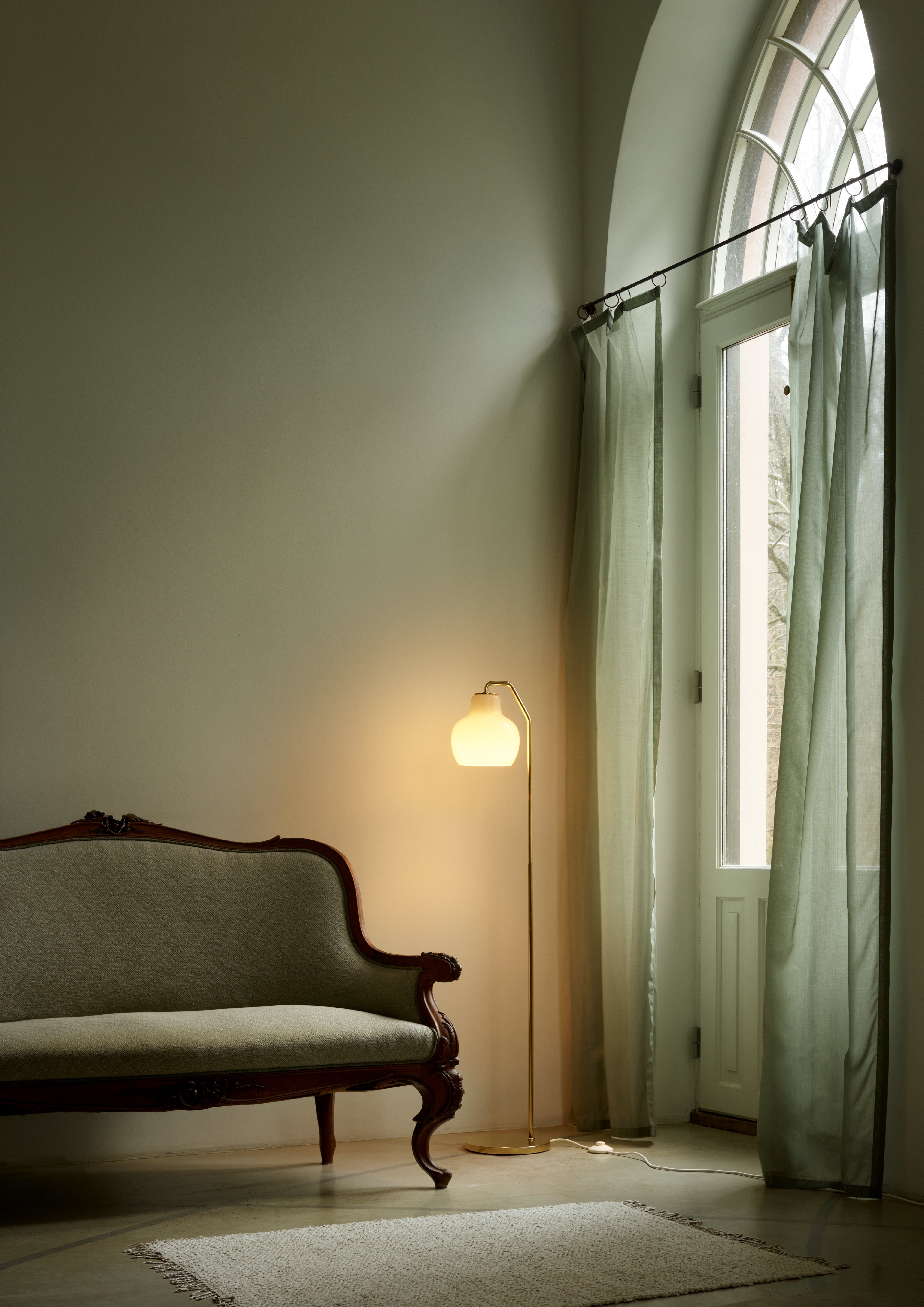 VL Ring Crown Floor Lamp
