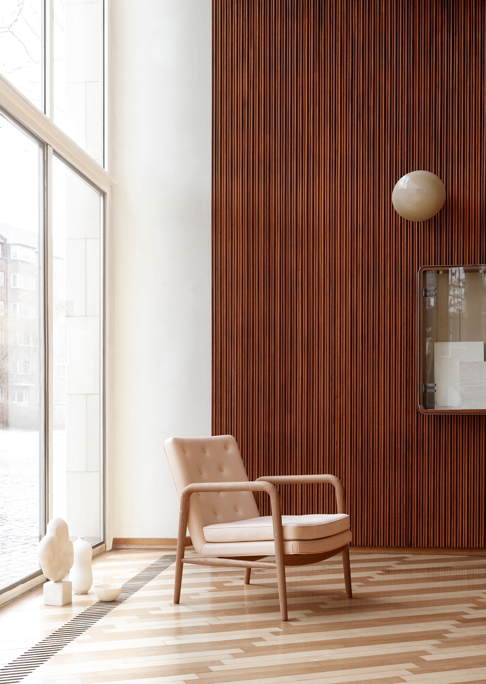 VLA76 Foyer Lounge Chair