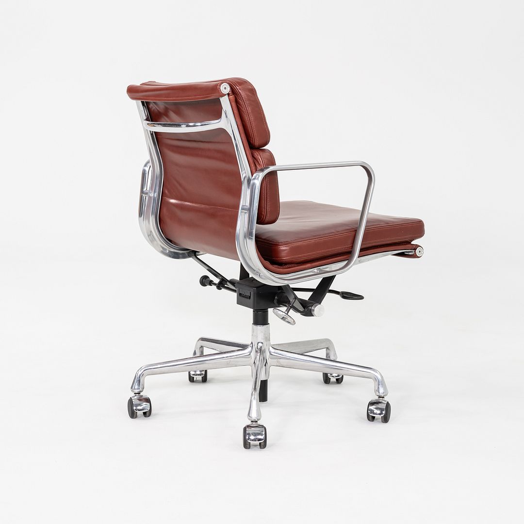 Soft Pad Management Chair, EA435