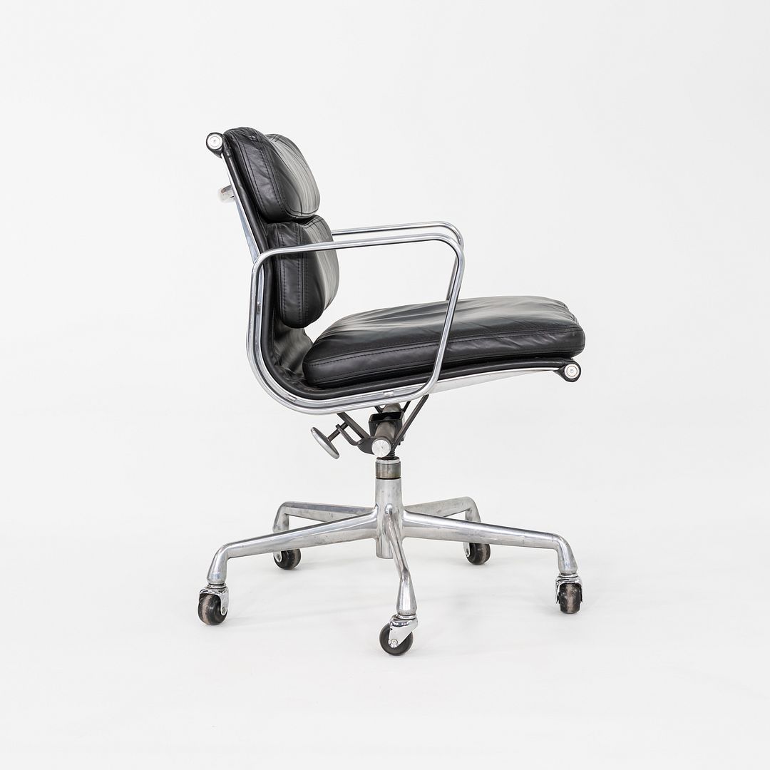Soft Pad Management Chair, EA435