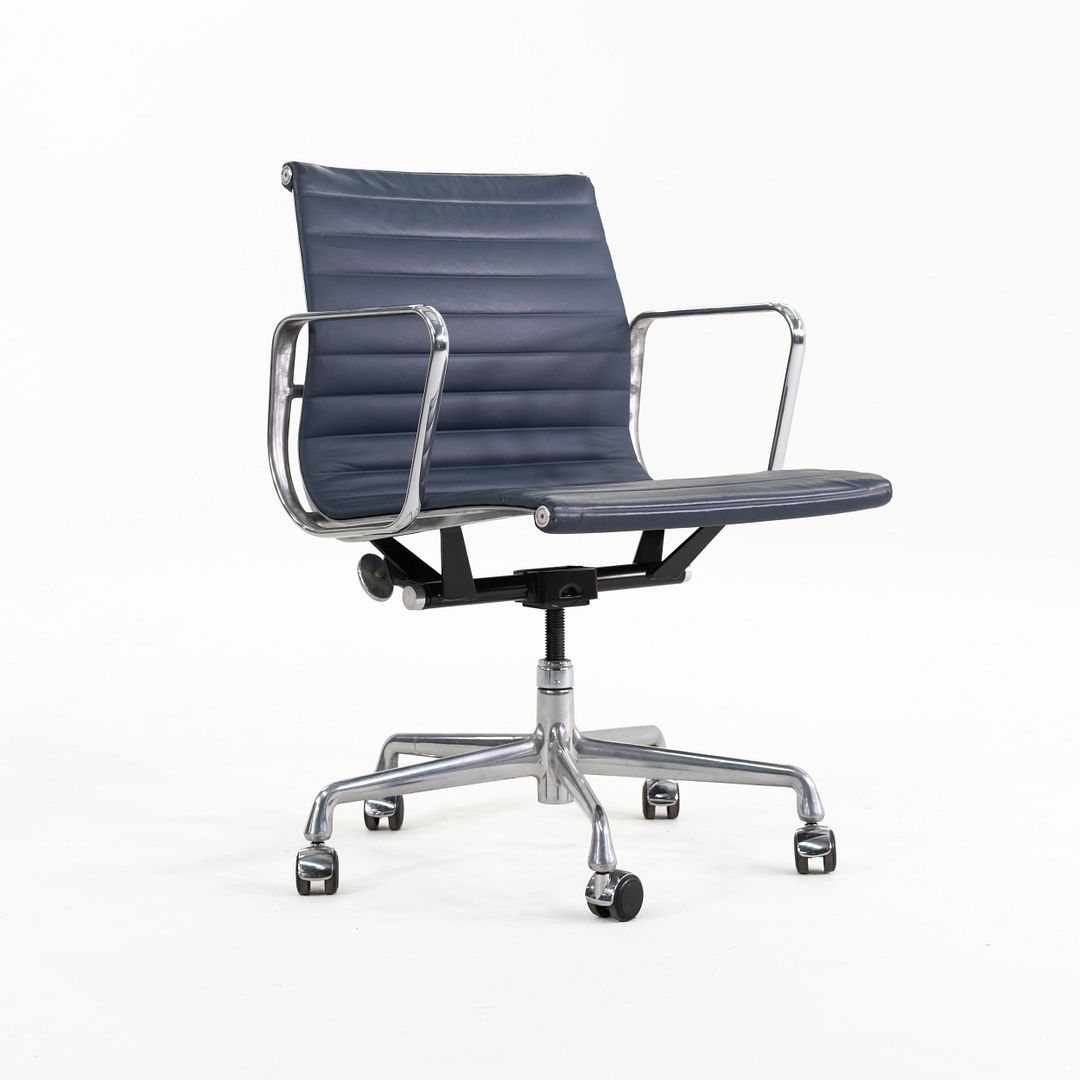 Eames Aluminum Group Management Chair, Model EA335