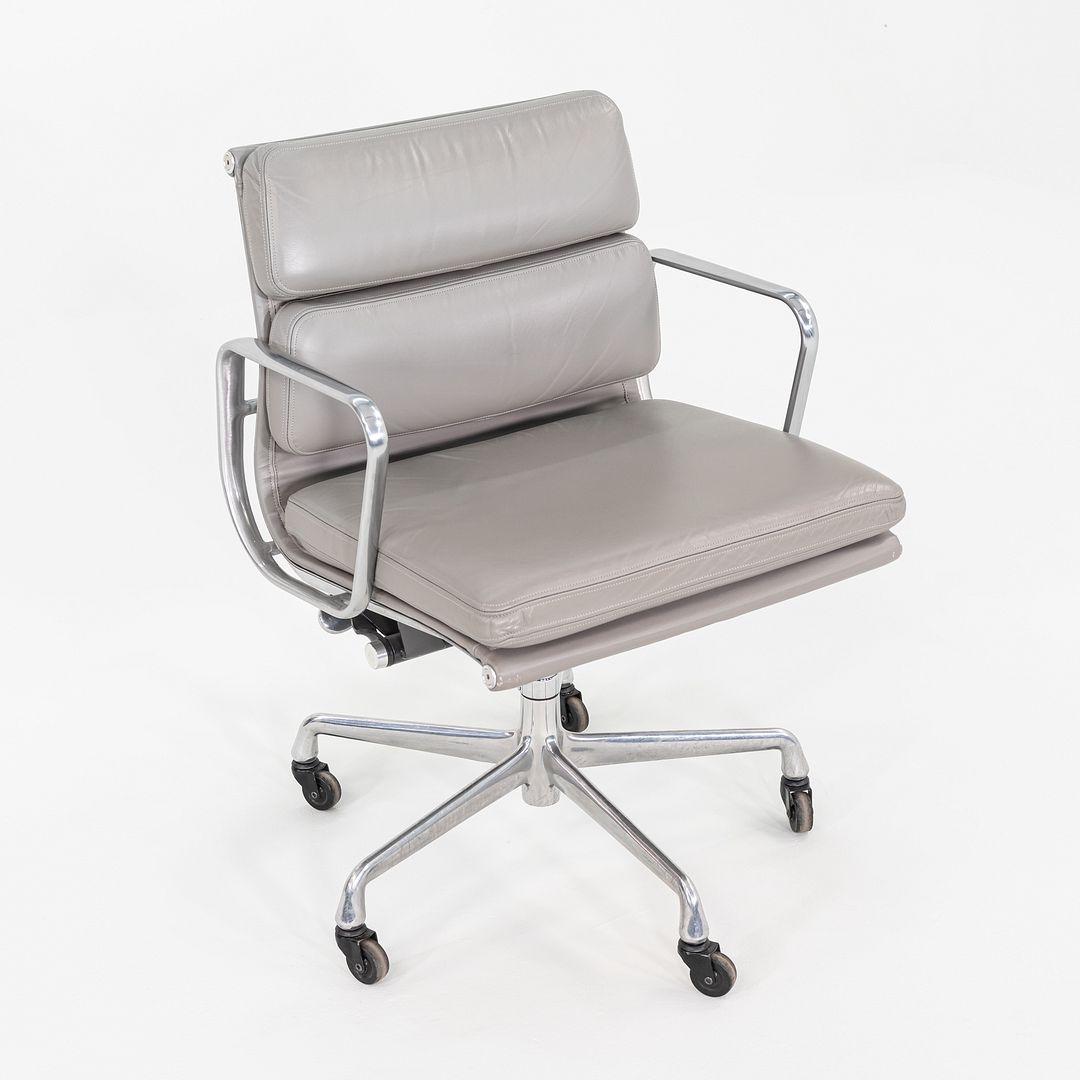 Soft Pad Management Chair, EA435