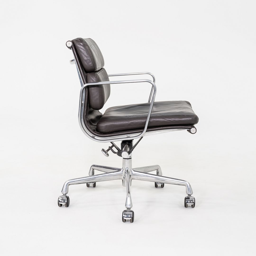 Soft Pad Management Chair, EA435