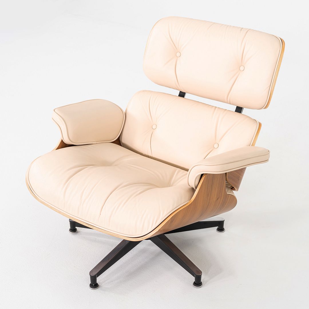 Eames Lounge Chair Model 670