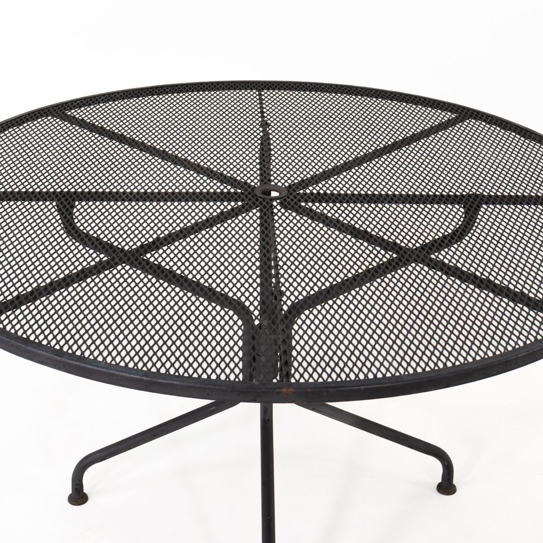 Sculptura Round Dining Table