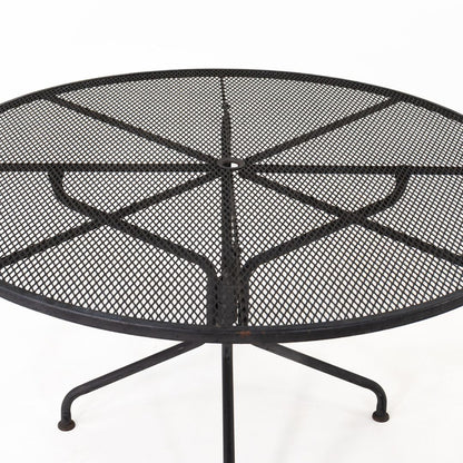 Sculptura Round Dining Table