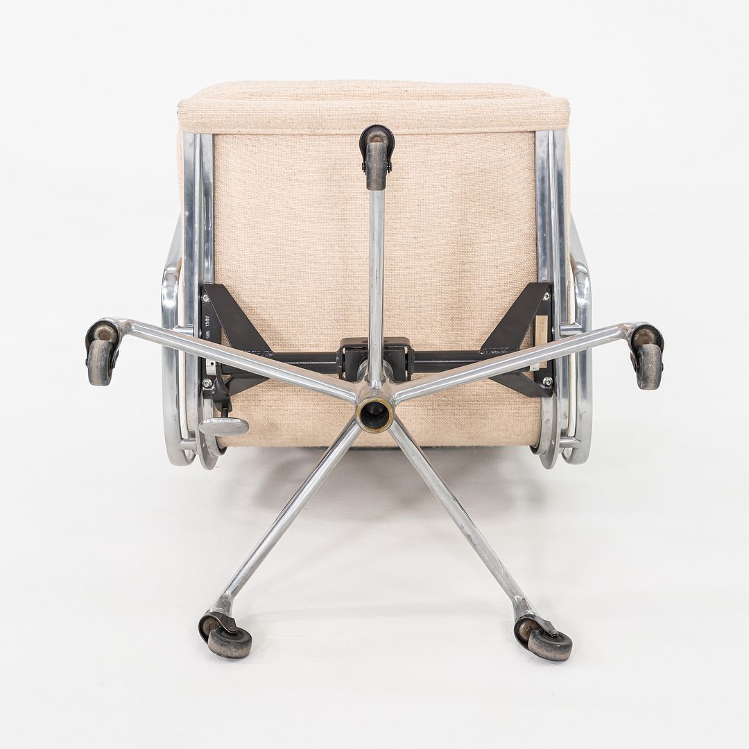 Soft Pad Management Chair, EA435