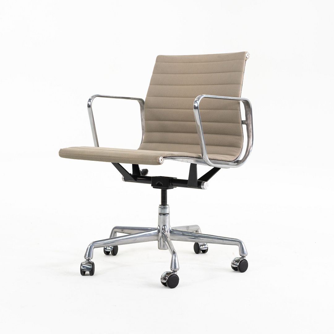 Aluminum Group Management Desk Chair, Model EA335