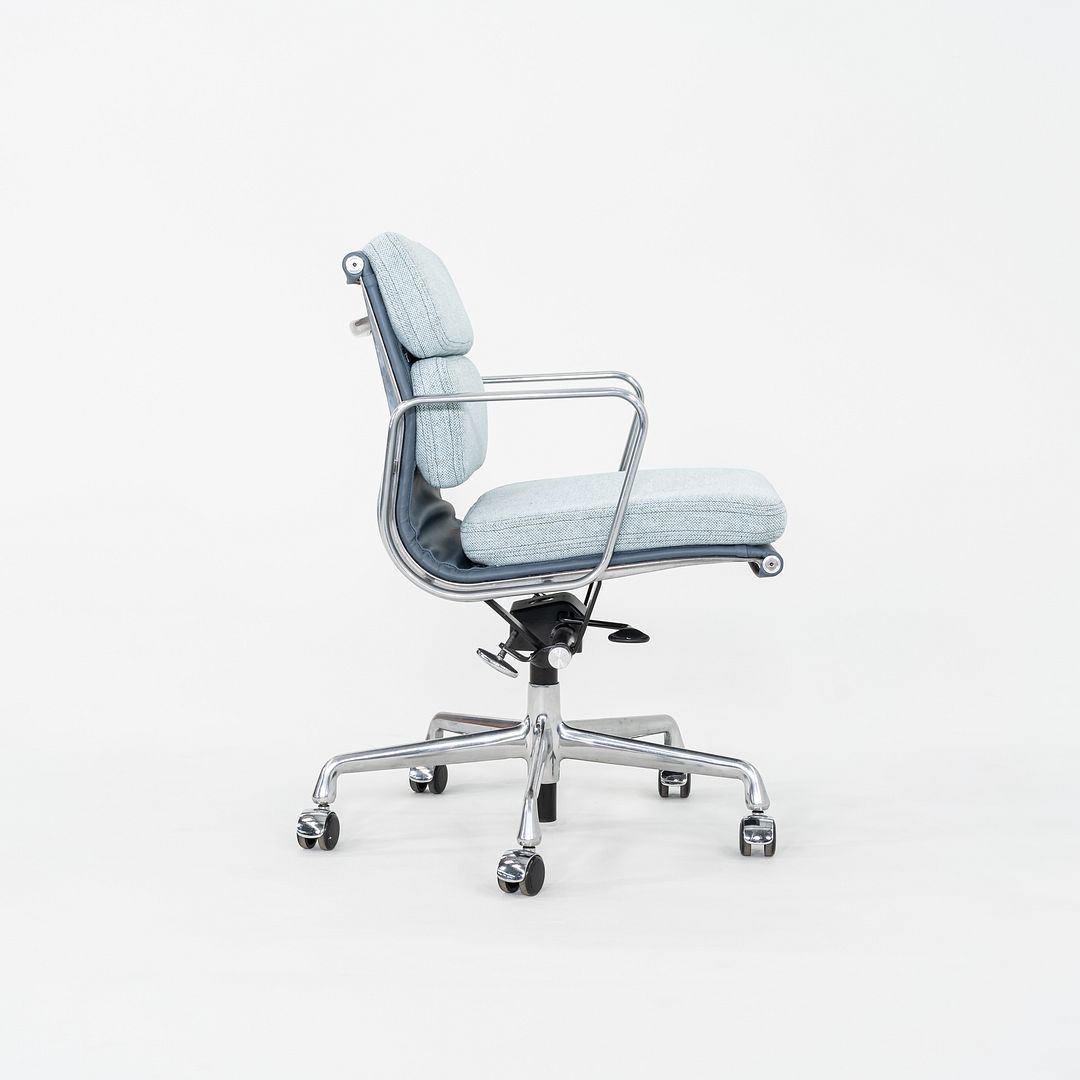 Eames Soft Pad Management Chair, EA435